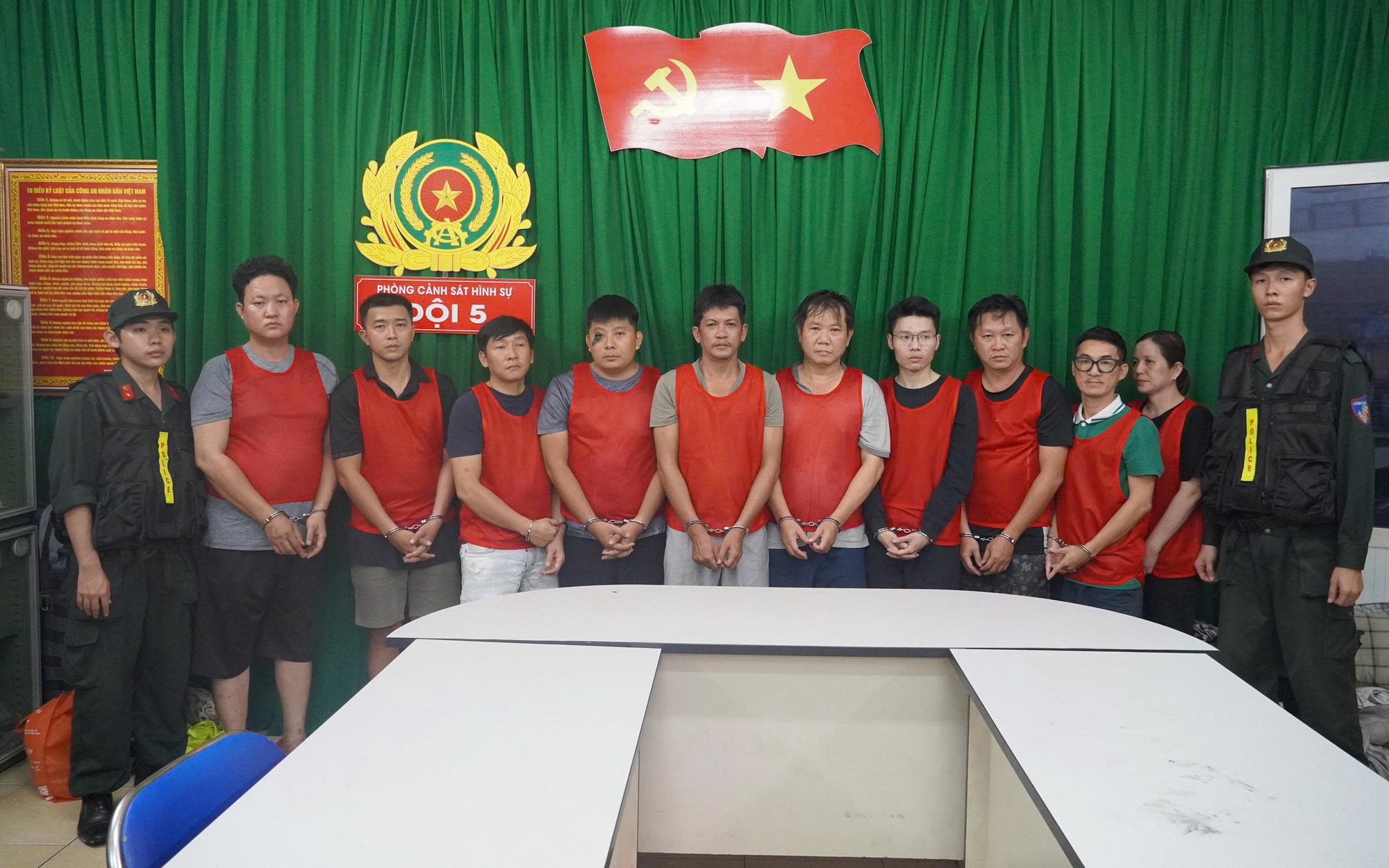 Những chiến c&ocirc;ng của Ph&ograve;ng Cảnh s&aacute;t Kinh tế C&ocirc;ng an TPHCM cuối năm 2025 - Ảnh 8.