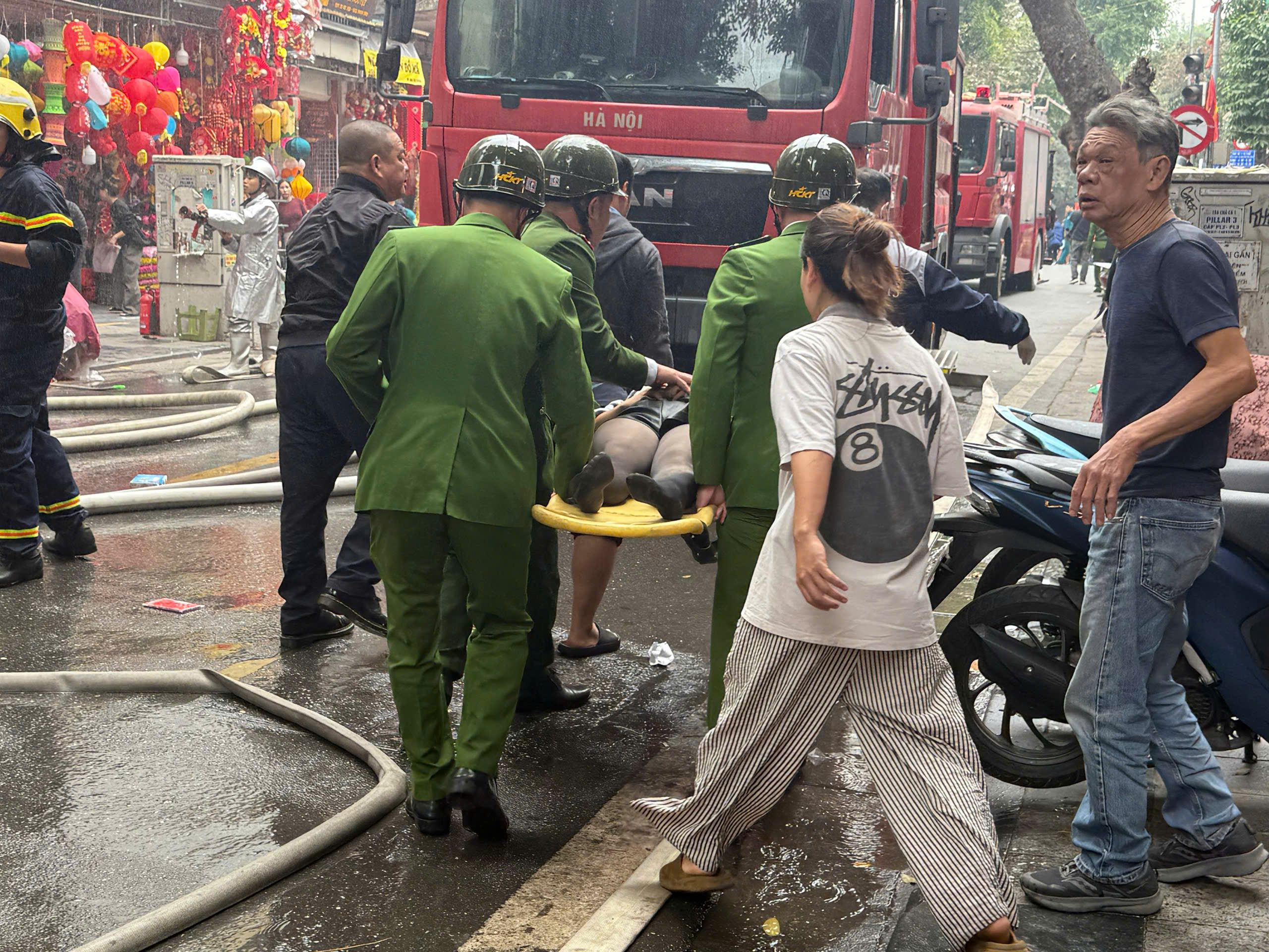 Cháy nhà hàng mã: Người phụ nữ nhảy từ tầng cao bị thương nặng - Ảnh 3.