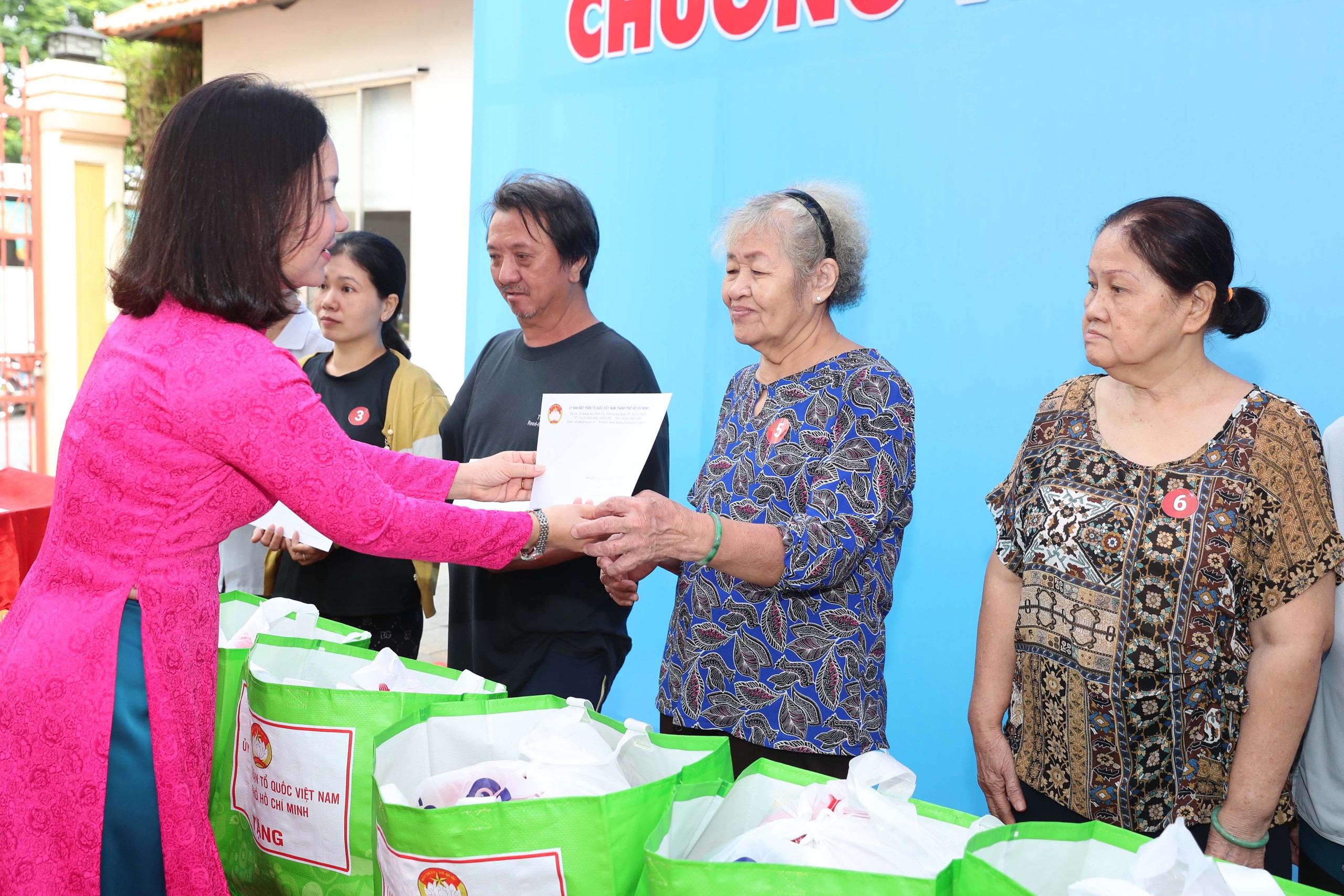 Bảo đảm an sinh x&atilde; hội v&agrave; n&acirc;ng cao chất lượng sống tại TP HCM - Ảnh 1.