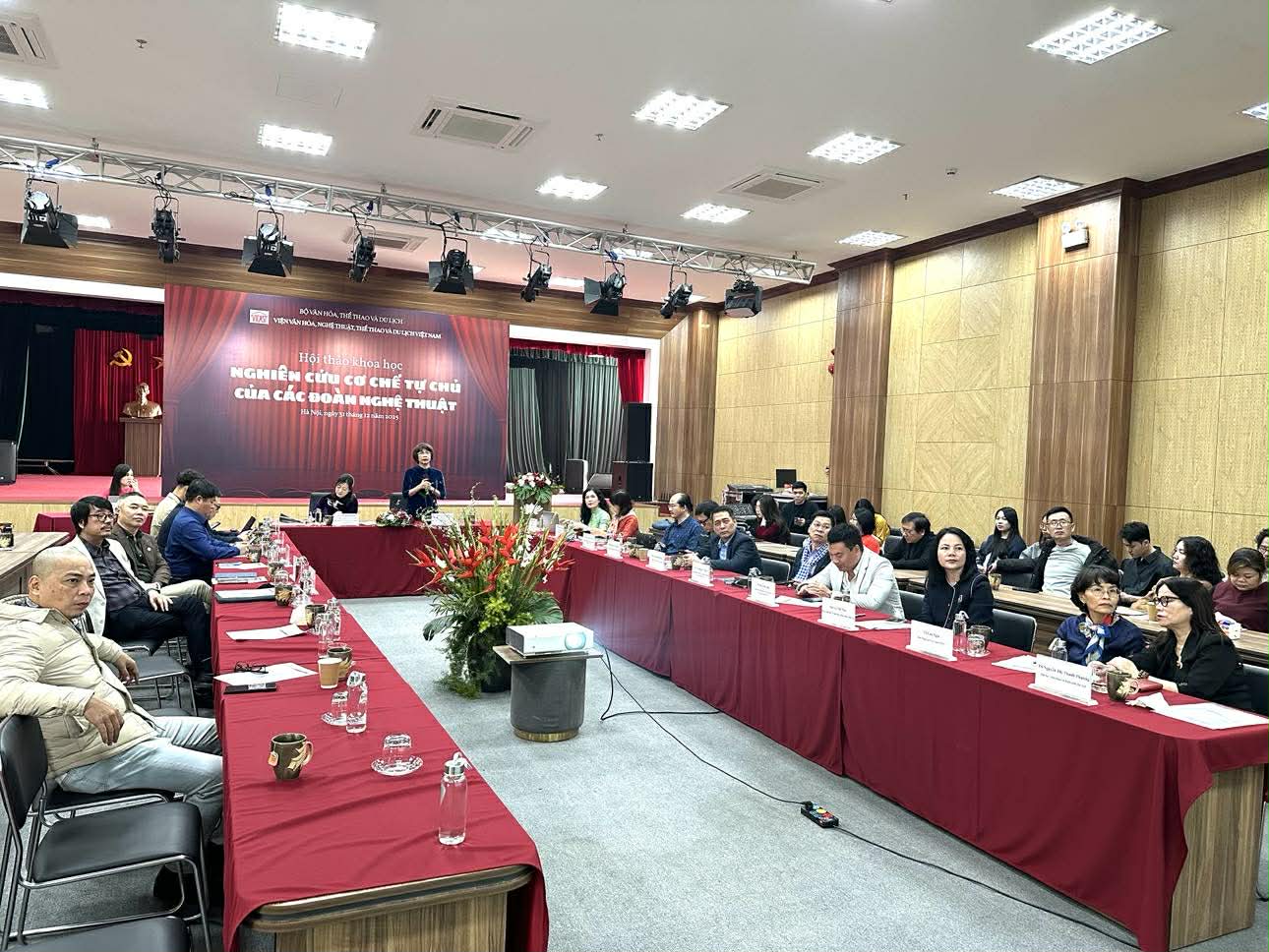 NSND Xu&acirc;n Bắc: Kh&ocirc;ng thể để c&aacute;c đơn vị nghệ thuật cấp quốc gia "tự bơi" - Ảnh 3.