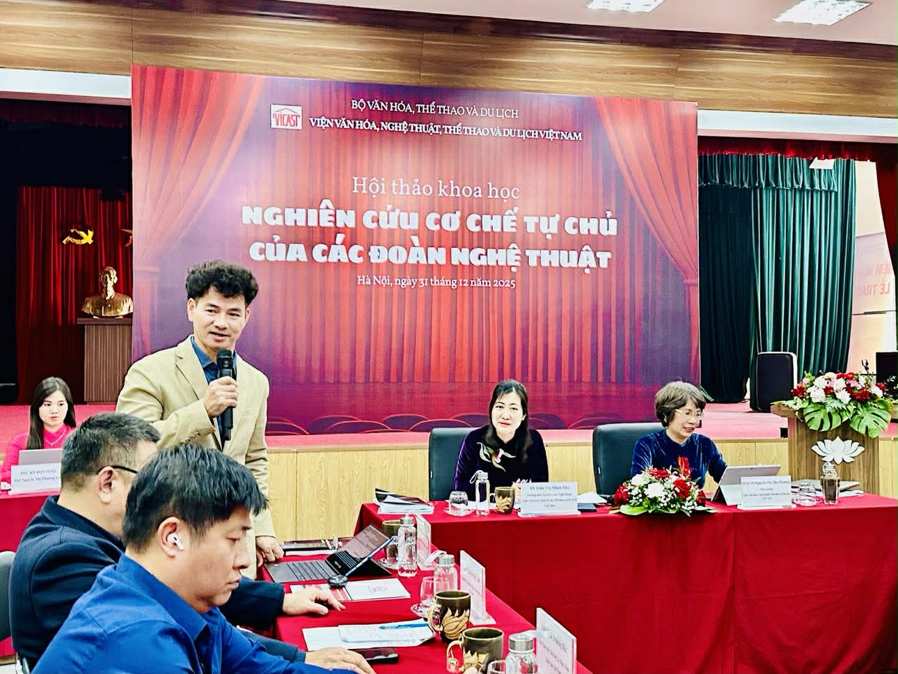 NSND Xu&acirc;n Bắc: Kh&ocirc;ng thể để c&aacute;c đơn vị nghệ thuật cấp quốc gia "tự bơi" - Ảnh 1.