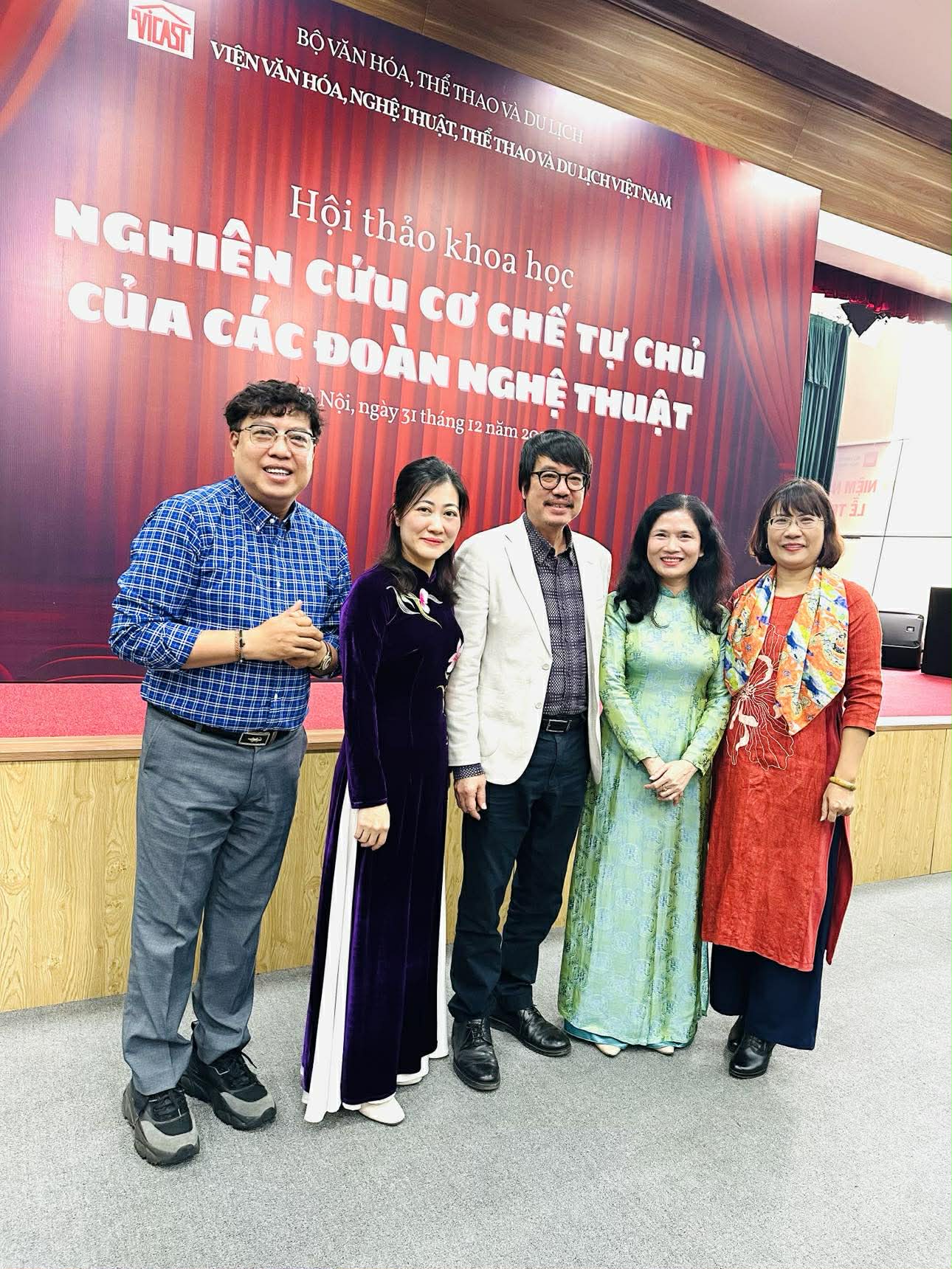 NSND Xu&acirc;n Bắc: Kh&ocirc;ng thể để c&aacute;c đơn vị nghệ thuật cấp quốc gia "tự bơi" - Ảnh 4.