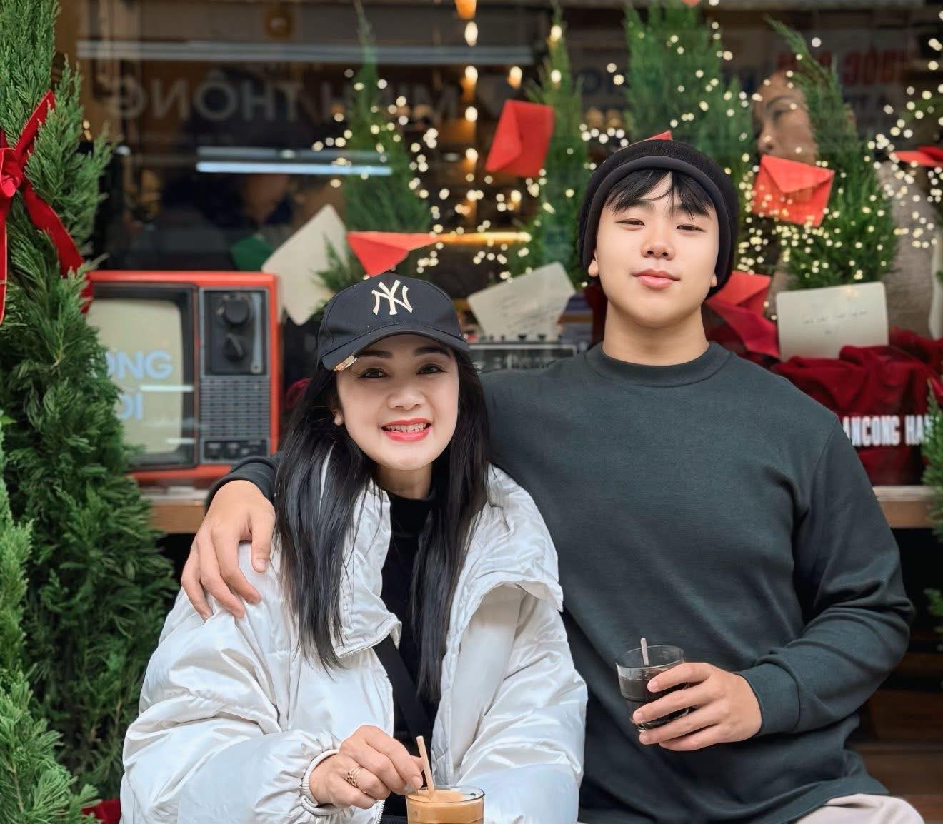 NSND Thu Hà: Bữa tối đầu năm với con trai và ký ức về đồng nghiệp, giải Mai Vàng - Ảnh 1.