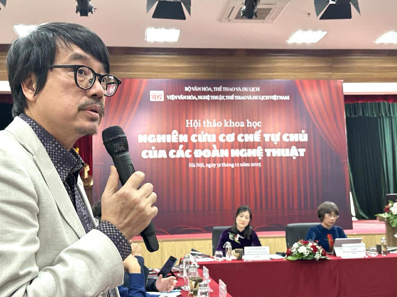 NSND Xu&acirc;n Bắc: Kh&ocirc;ng thể để c&aacute;c đơn vị nghệ thuật cấp quốc gia "tự bơi" - Ảnh 5.
