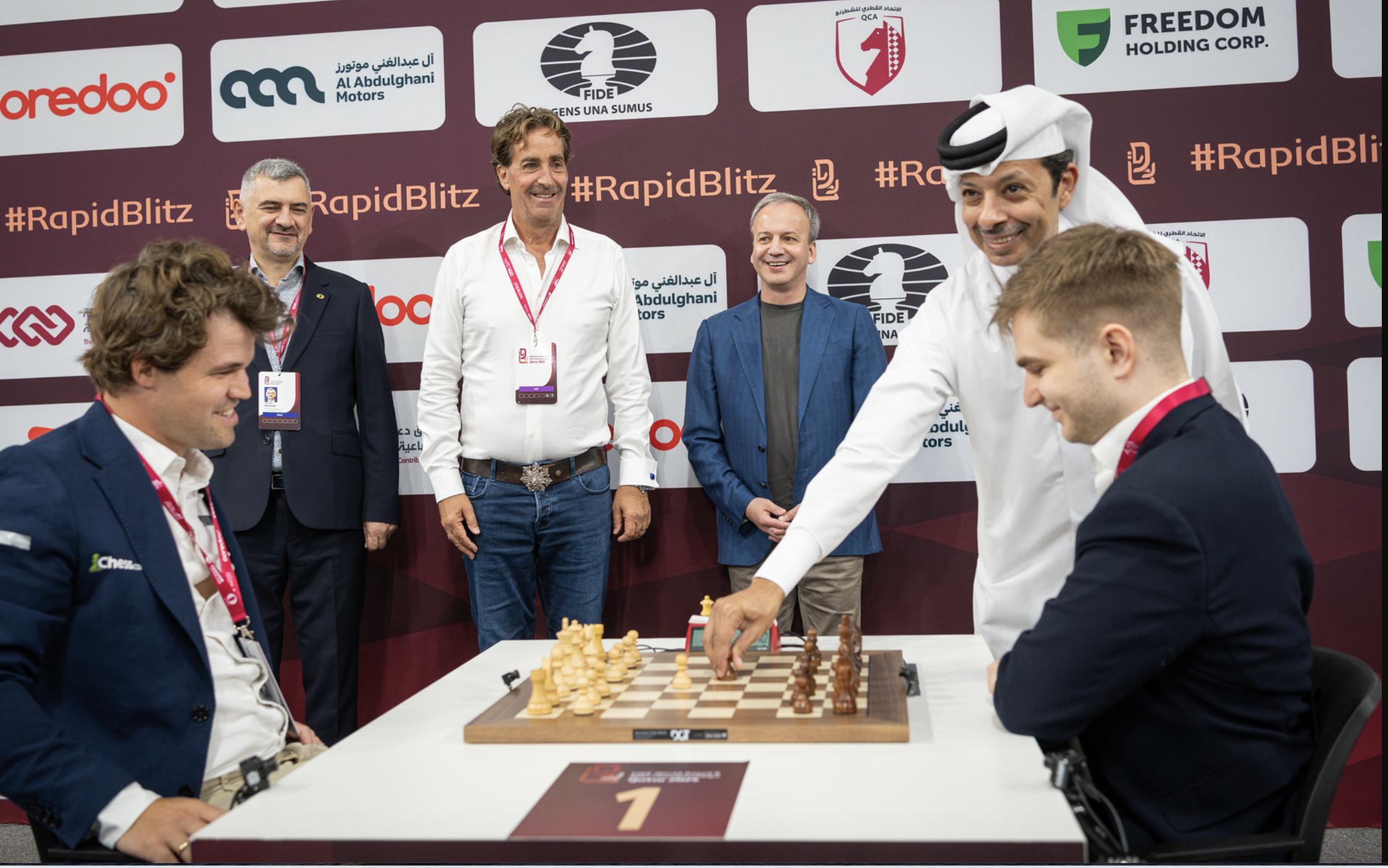 Magnus Carlsen giành "cú đúp vàng" Giải vô địch cờ nhanh, cờ chớp thế giới - Ảnh 1.