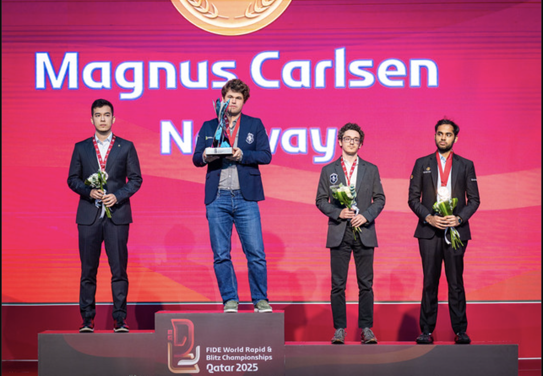 Magnus Carlsen giành "cú đúp vàng" Giải vô địch cờ nhanh, cờ chớp thế giới - Ảnh 3.