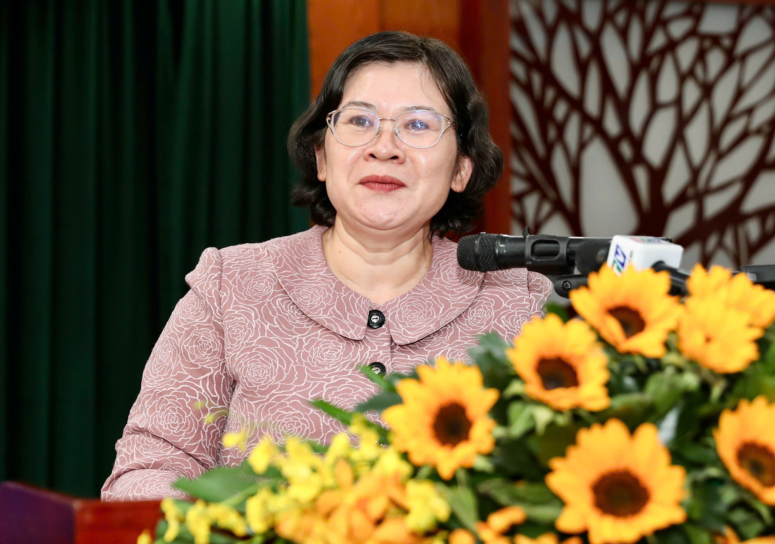 Lãnh đạo Thành ủy chia sẻ với báo chí TP HCM trước "nỗi lo sáp nhập" - Ảnh 1.
