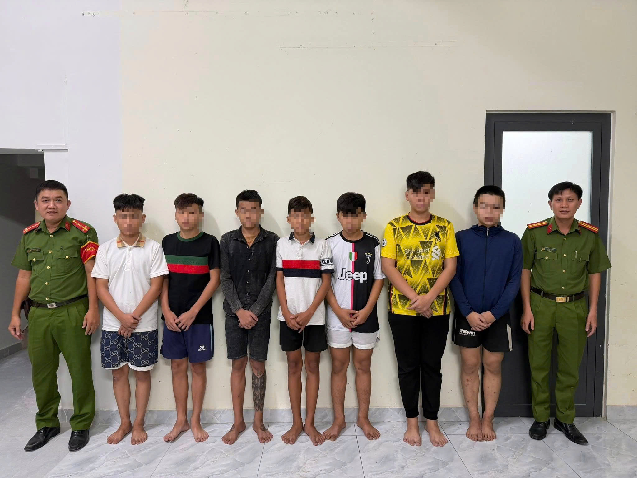 Công an TPHCM điều tra vụ 7 thiếu niên gây náo loạn trật tự công cộng tại Chợ Lớn - Ảnh 1.