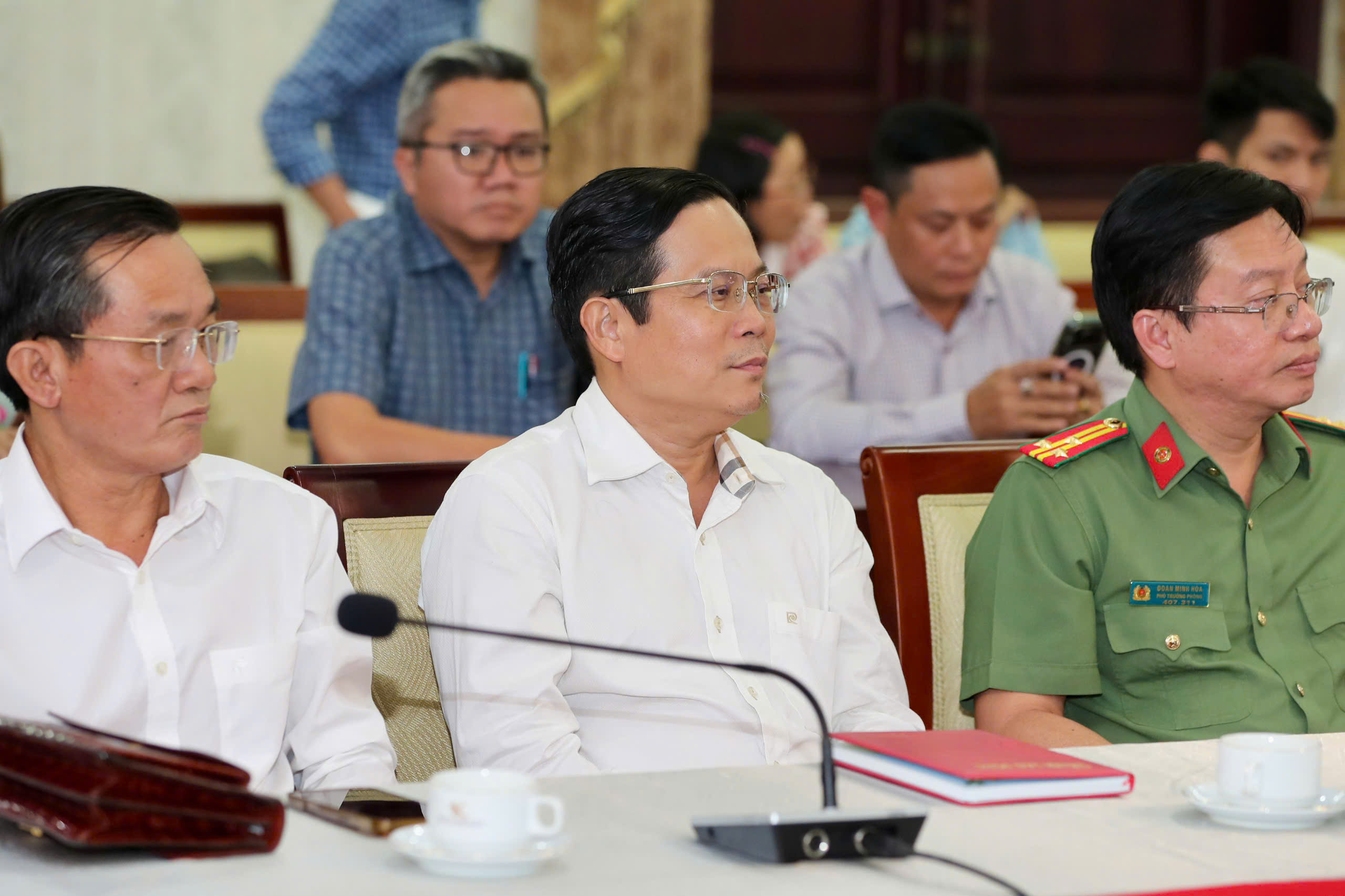 Lãnh đạo Thành ủy chia sẻ với báo chí TP HCM trước "nỗi lo sáp nhập" - Ảnh 5.