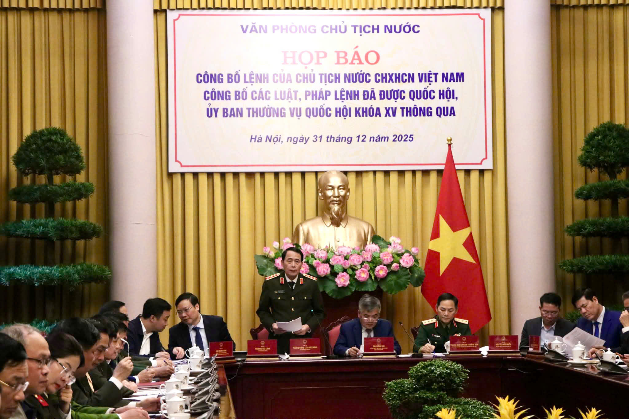 Thứ trưởng Bộ C&ocirc;ng an giới thiệu về Luật An ninh mạng, c&oacute; hiệu từ 1-7-2026  - Ảnh 1.