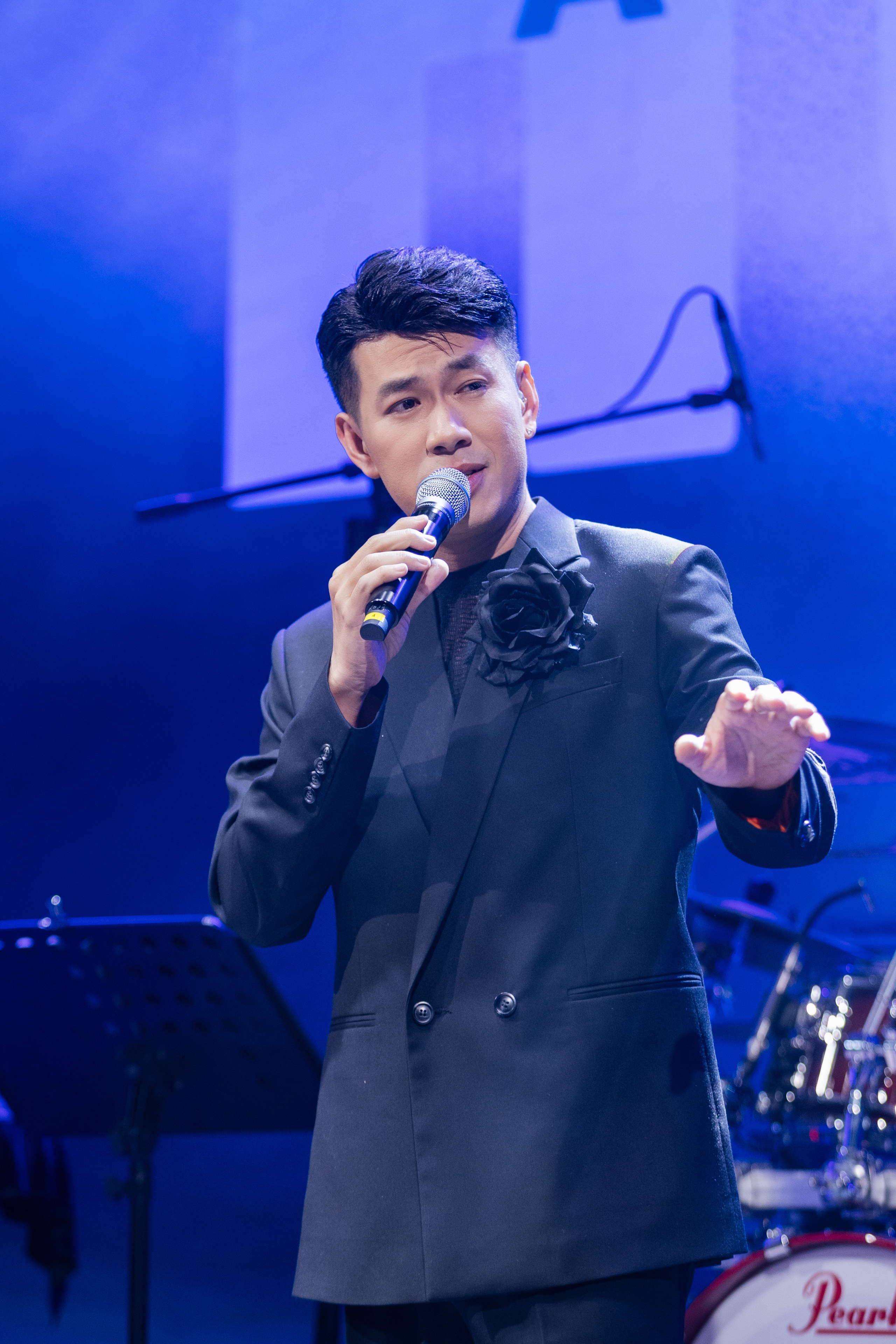 Hồ Trung Dũng kể về hành trình âm nhạc - Ảnh 1.