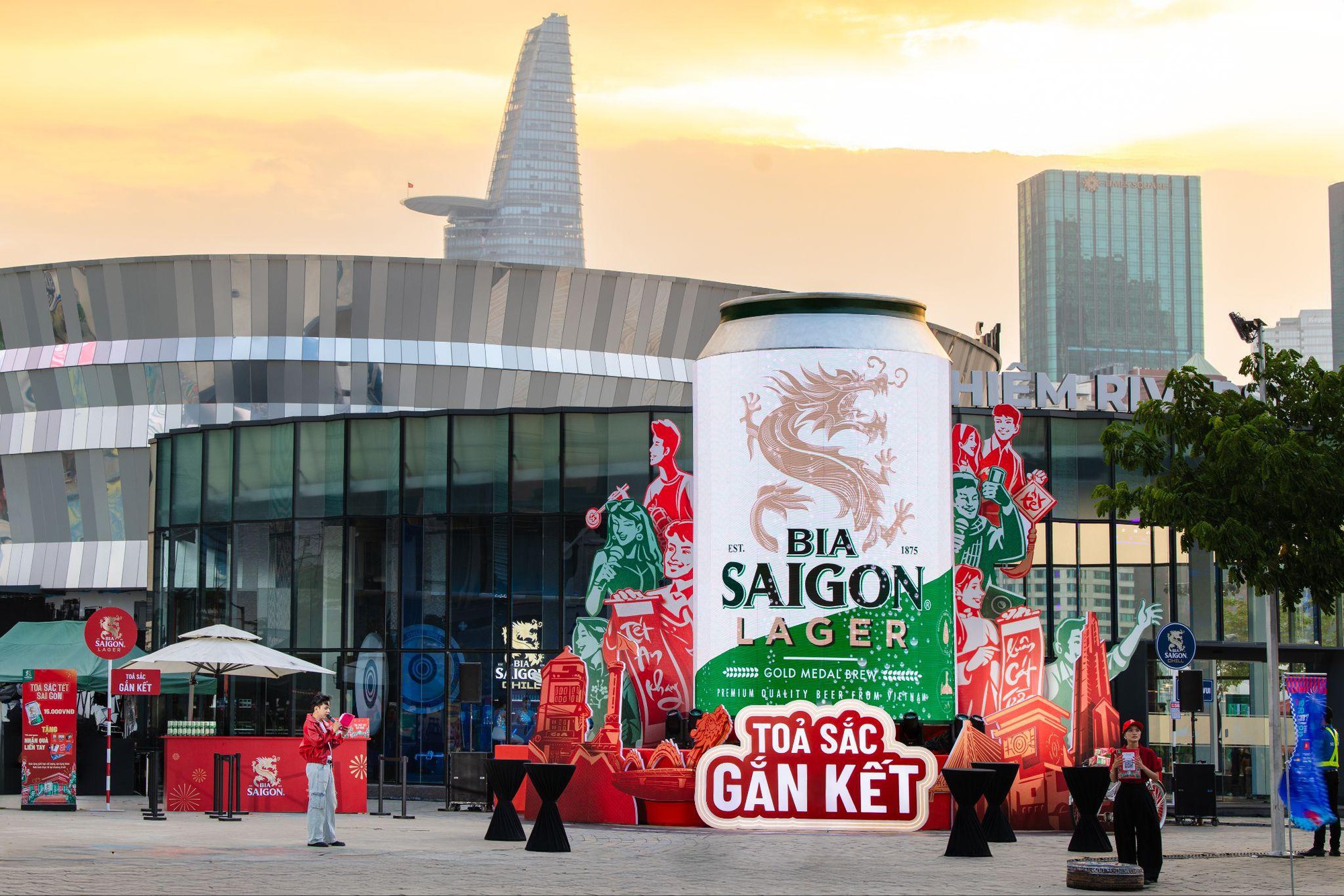 "Tỏa sắc gắn kết": Bia Saigon Lager mang đến Hozo City Tết Fest trải nghiệm văn h&oacute;a nhiều v&ugrave;ng miền - Ảnh 2.