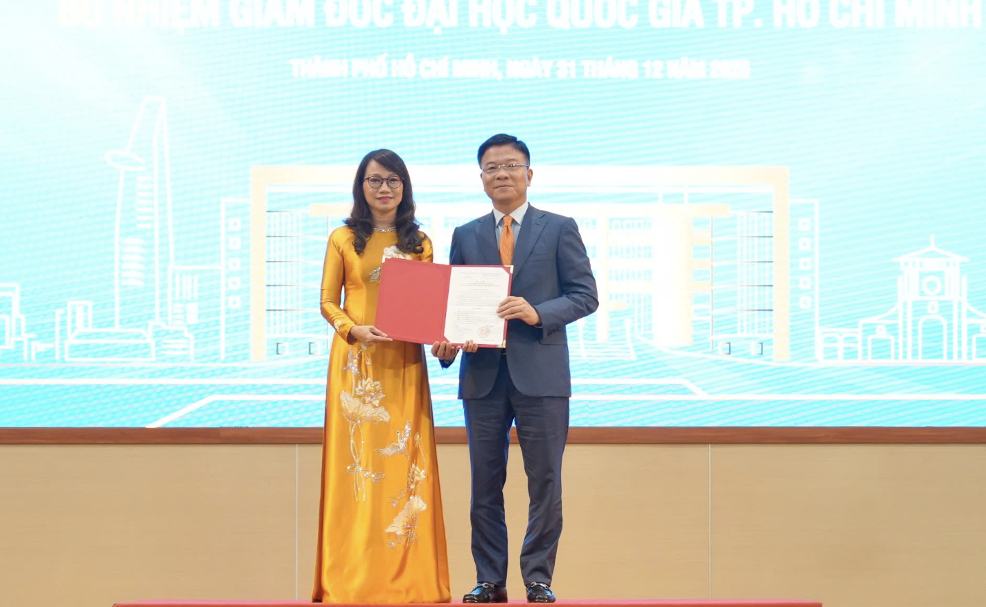 Bổ nhiệm Gi&aacute;m đốc ĐHQG TPHCM: Kỳ vọng mới cho giai đoạn ph&aacute;t triển - Ảnh 1.