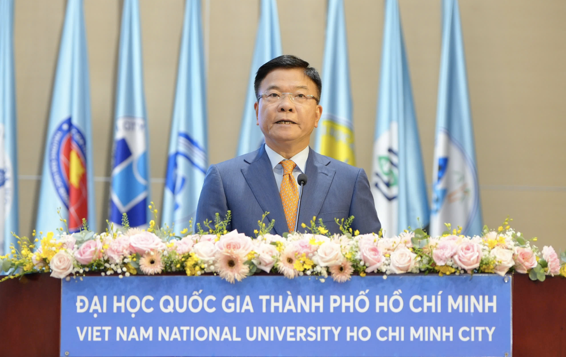 Bổ nhiệm Gi&aacute;m đốc ĐHQG TPHCM: Kỳ vọng mới cho giai đoạn ph&aacute;t triển - Ảnh 2.