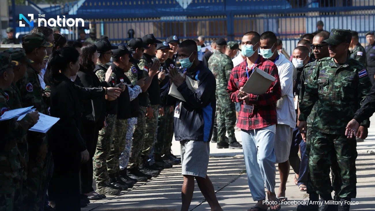 Th&aacute;i Lan thả 18 binh sĩ Campuchia - Ảnh 1.