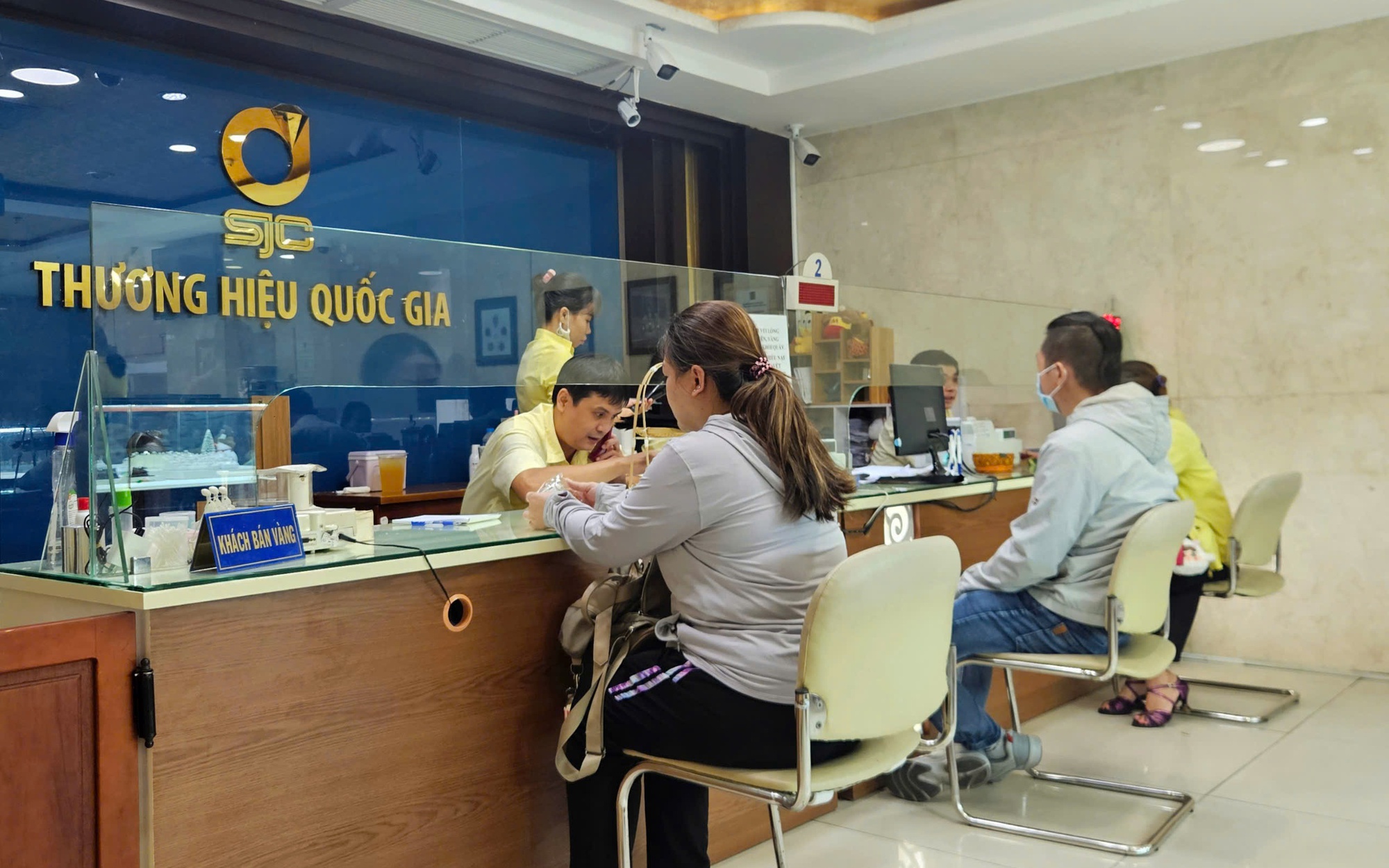 Đầu năm 2026, giá vàng nhẫn có nơi vượt xa vàng miếng SJC - Ảnh 1.