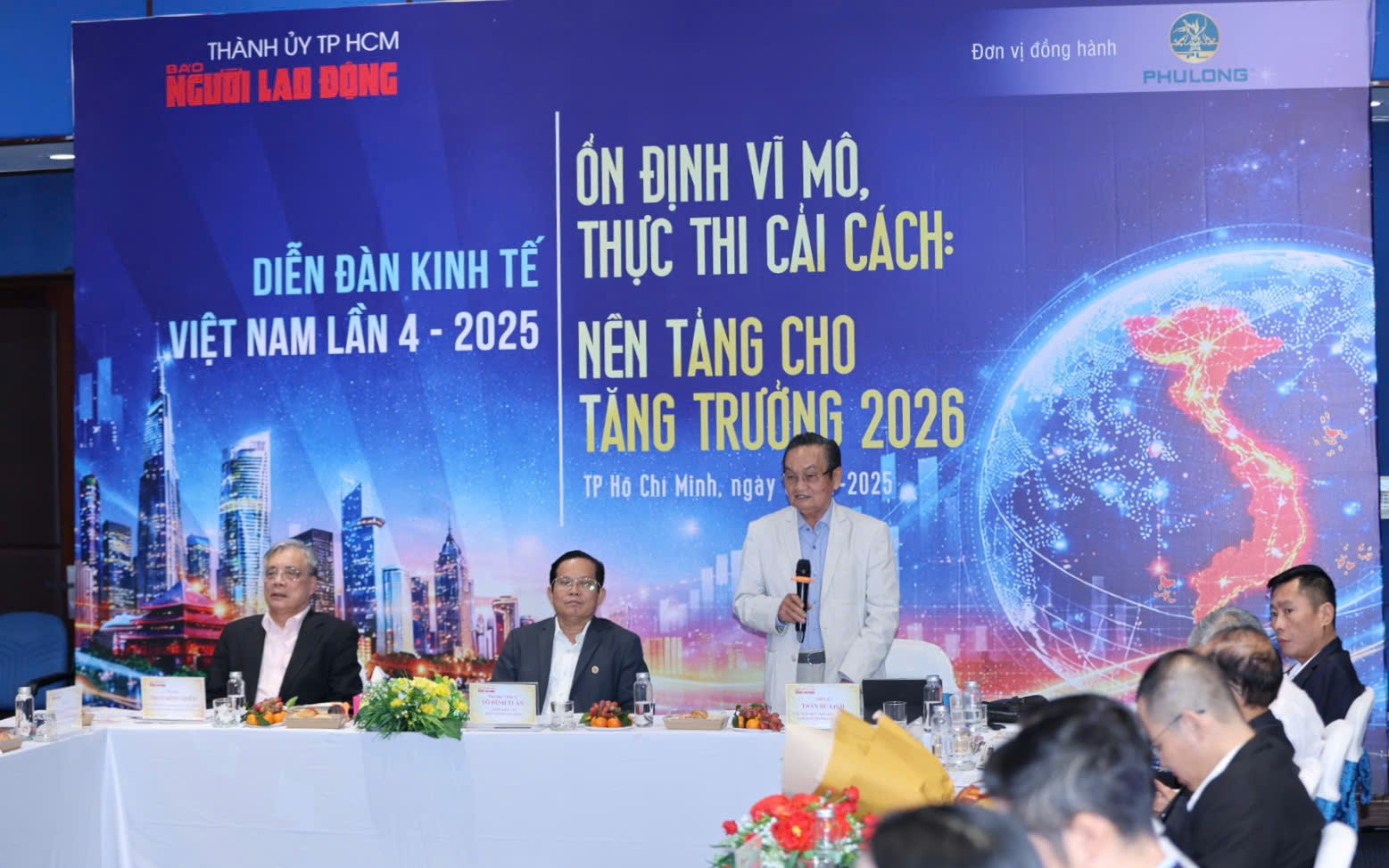 Diễn đàn kinh tế Việt Nam lần 4: Ổn định vĩ mô, thực thi cải cách