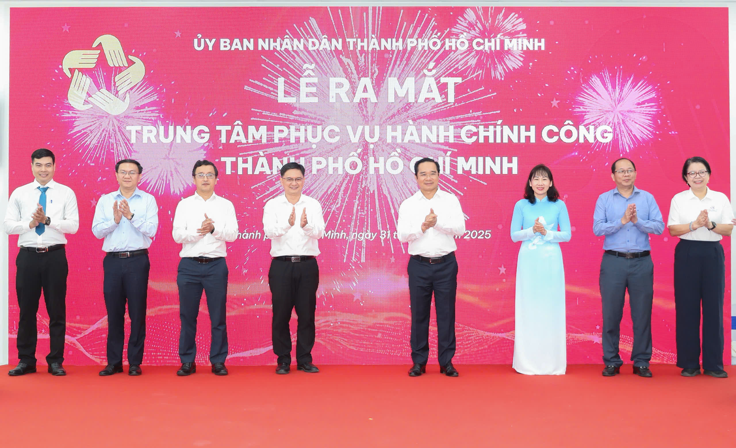 H&igrave;nh ảnh Trung t&acirc;m Phục vụ h&agrave;nh ch&iacute;nh c&ocirc;ng TPHCM s&aacute;ng nay - Ảnh 1.