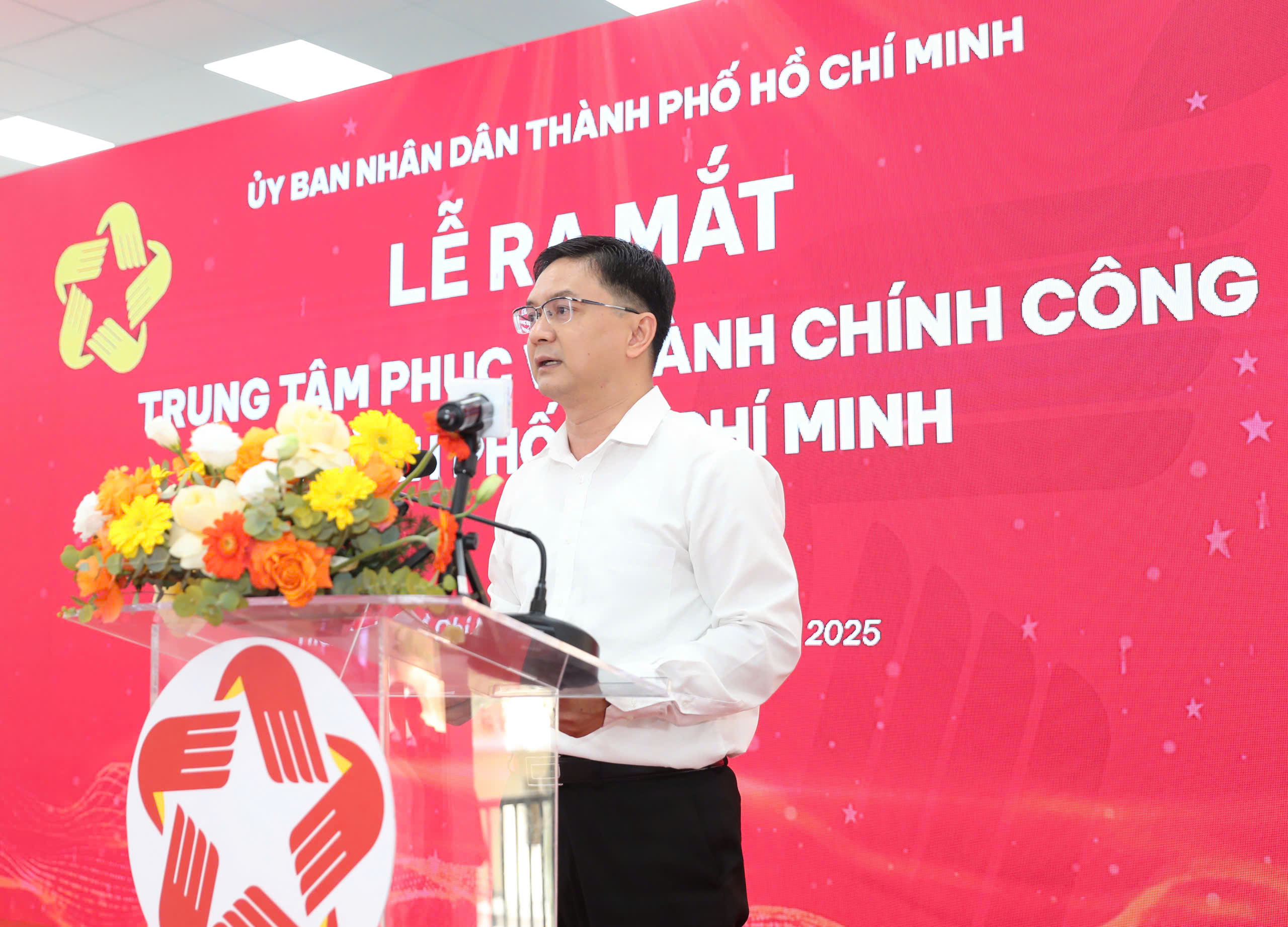 H&igrave;nh ảnh Trung t&acirc;m Phục vụ h&agrave;nh ch&iacute;nh c&ocirc;ng TPHCM s&aacute;ng nay - Ảnh 2.