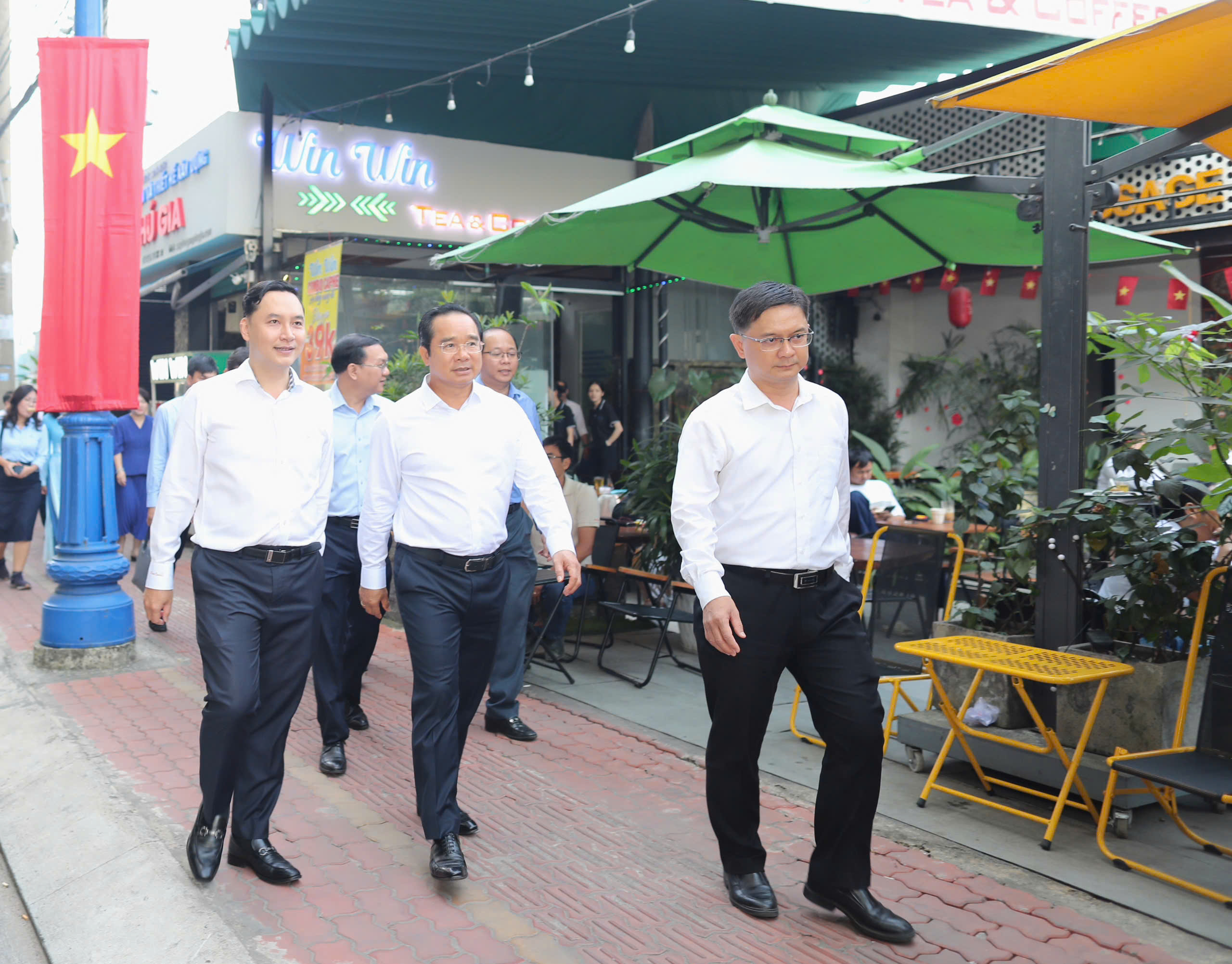 Chủ tịch UBND TPHCM đi Metro đến dự lễ ra mắt Trung tâm Phục vụ hành chính công - Ảnh 15.