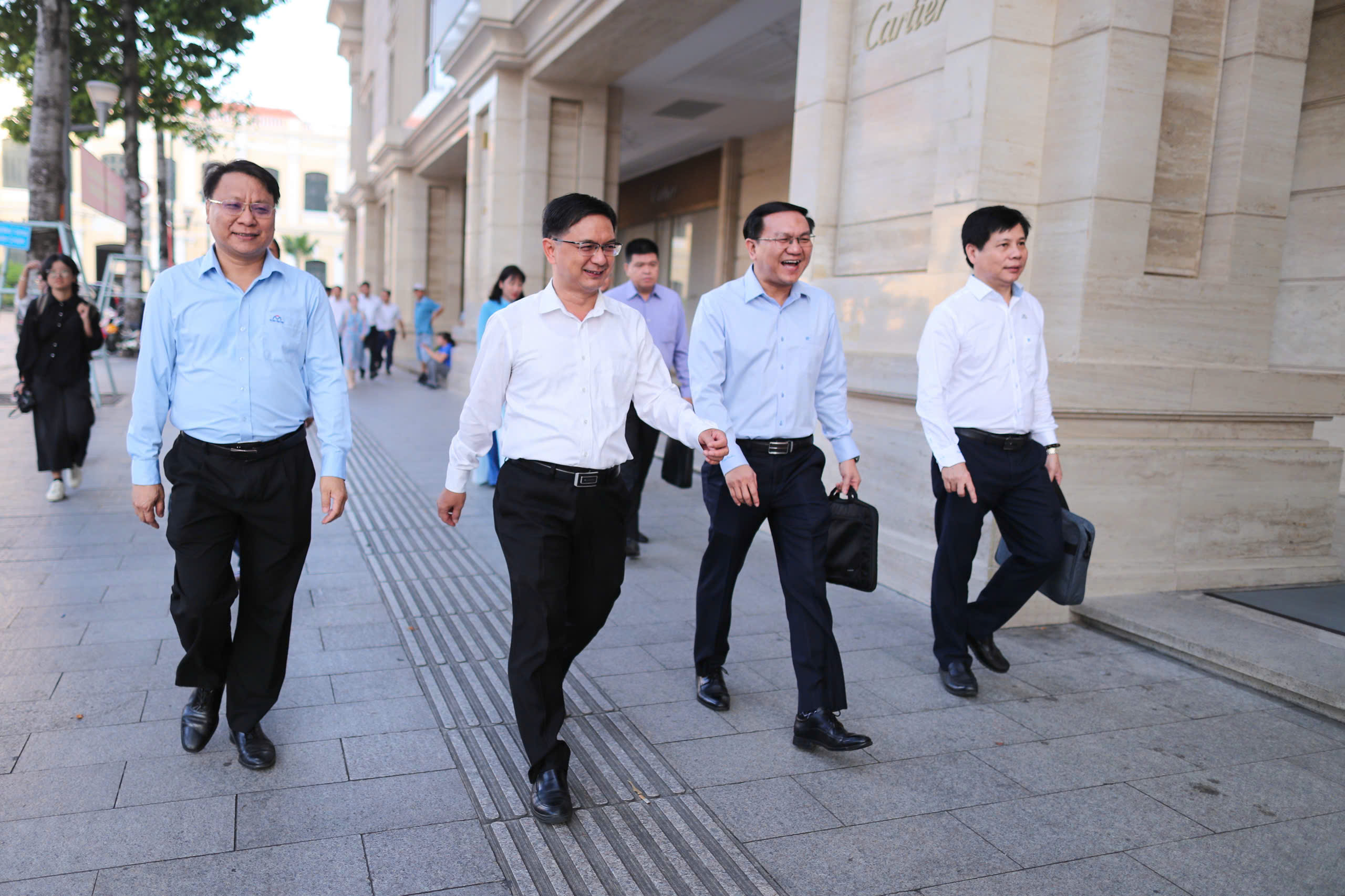 Chủ tịch UBND TPHCM đi Metro đến dự lễ ra mắt Trung tâm Phục vụ hành chính công - Ảnh 18.