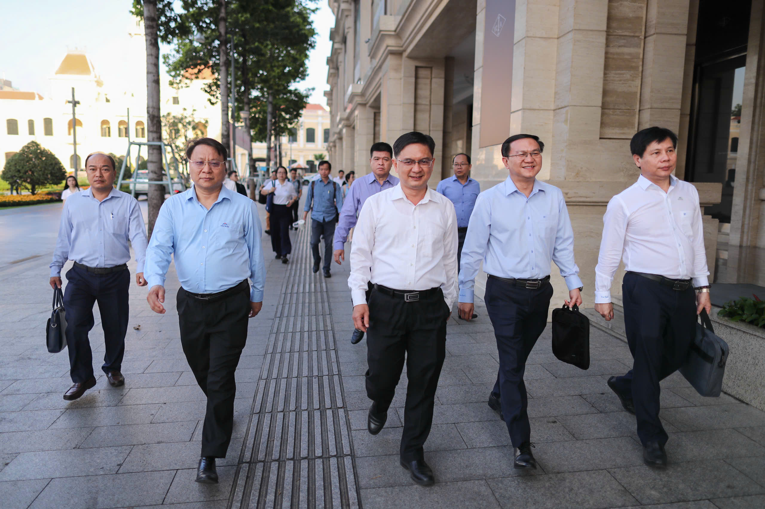 Chủ tịch UBND TPHCM đi Metro đến dự lễ ra mắt Trung tâm Phục vụ hành chính công - Ảnh 20.