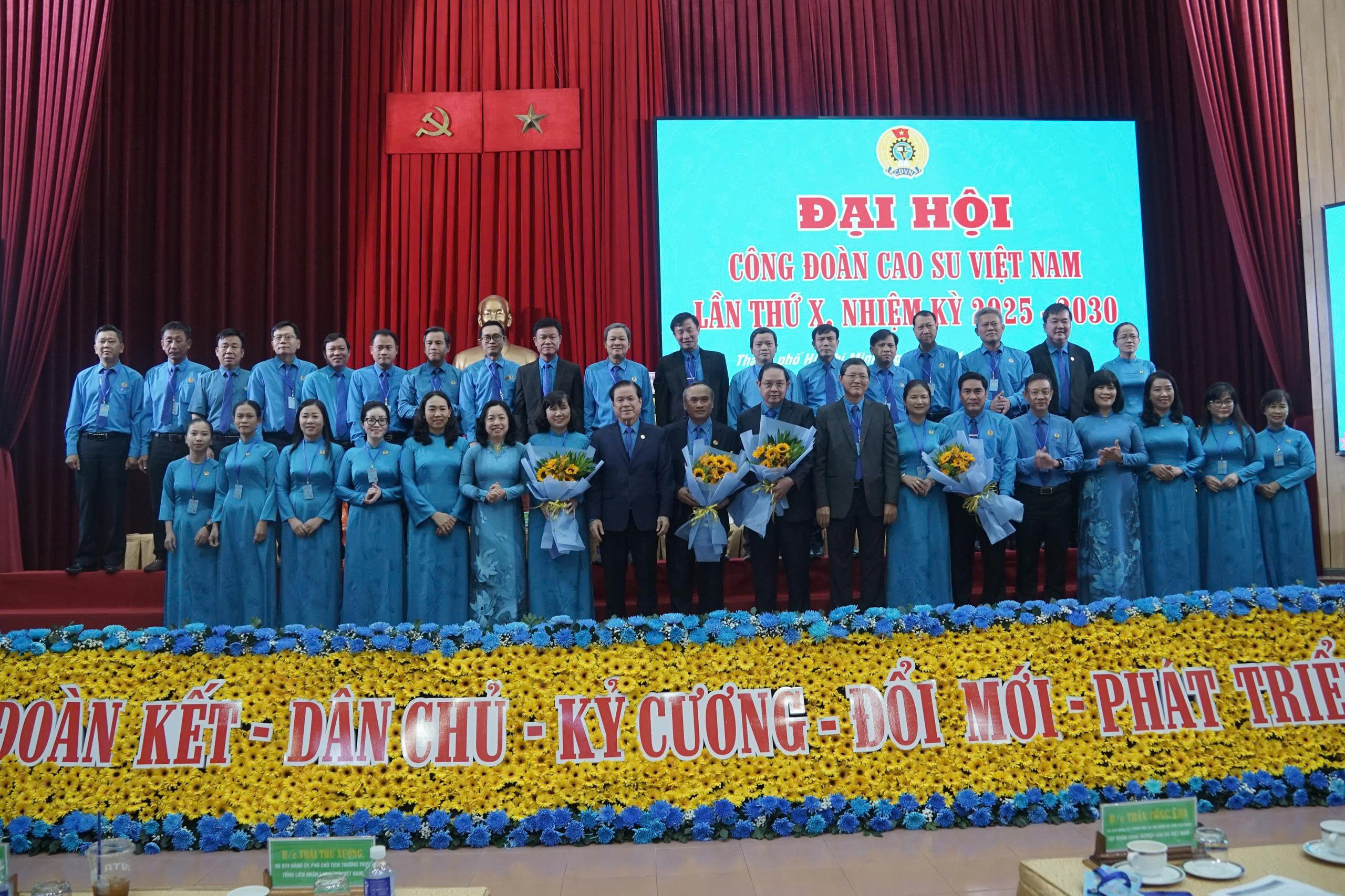 Đại hội C&ocirc;ng đo&agrave;n cao su Việt Nam: B&agrave; Huỳnh Thị Cẩm Hồng được bầu l&agrave;m chủ tịch C&ocirc;ng đo&agrave;n ng&agrave;nh - Ảnh 6.