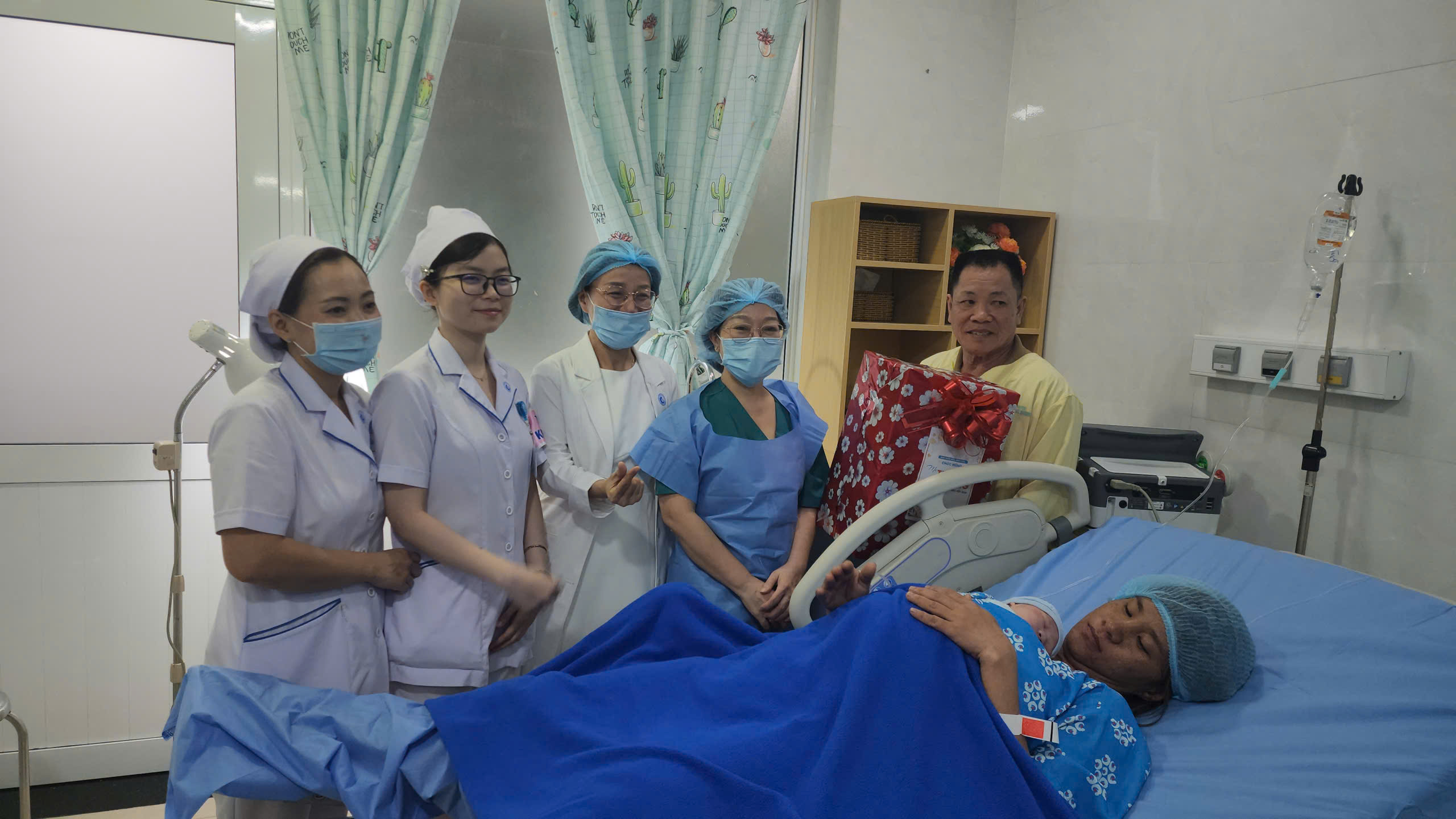 Ngắm những em b&eacute; đầu ti&ecirc;n của năm 2026 ch&agrave;o đời tại Bệnh viện Từ Dũ - Ảnh 8.