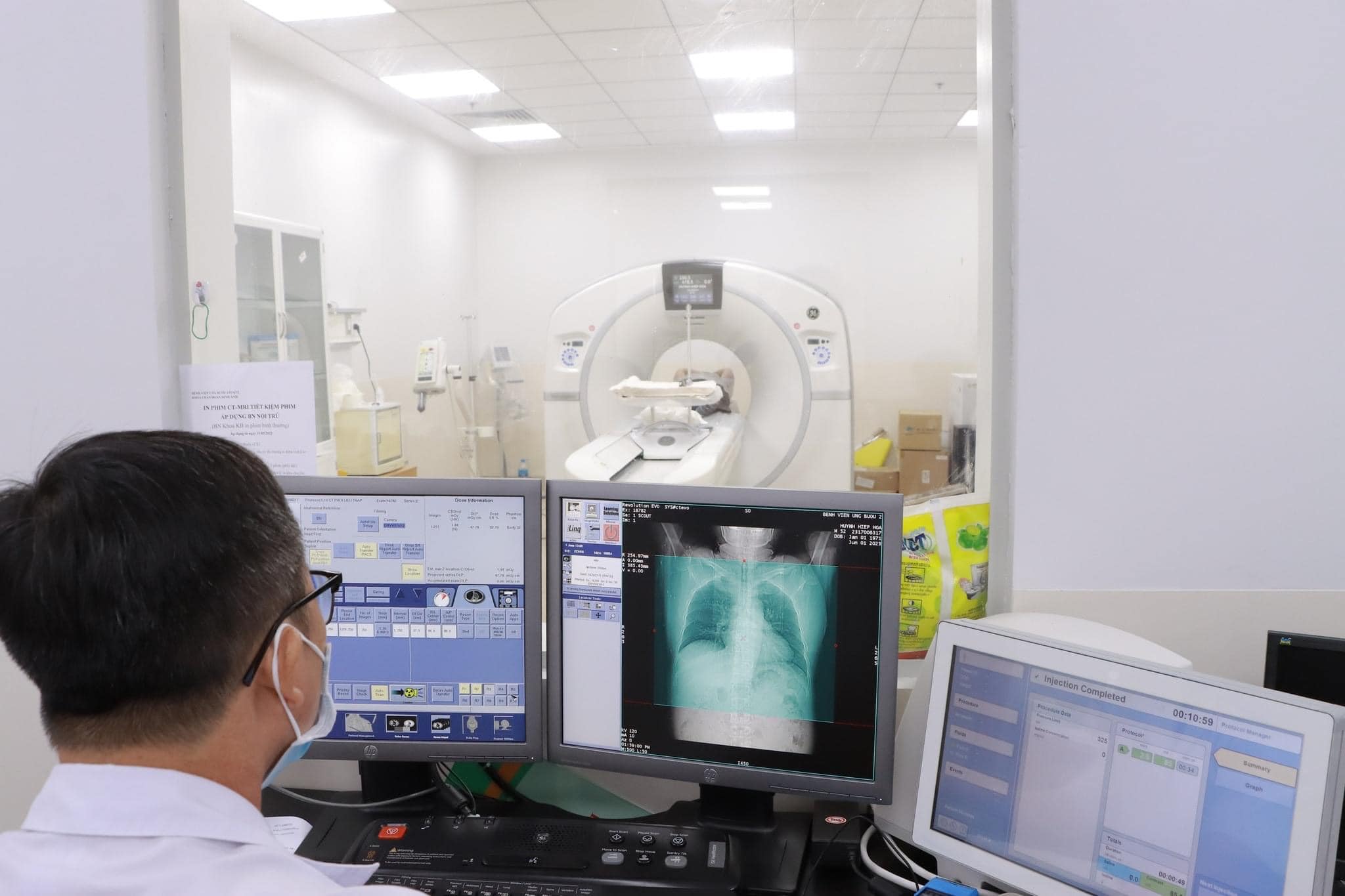Năm 2025, Bệnh viện Ung bướu TP HCM tiếp nhận hơn 1 triệu lượt kh&aacute;m - Ảnh 1.