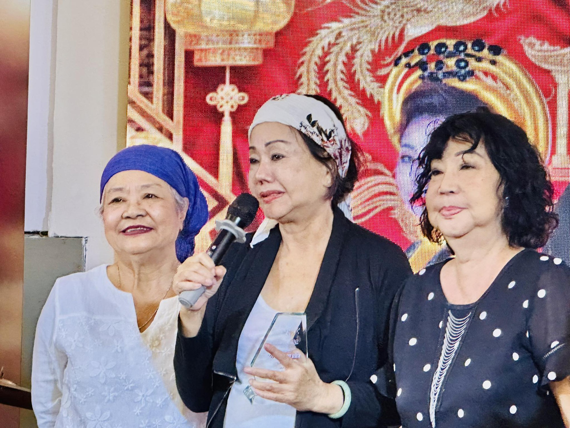 T&uacute; Trinh, Kiều Phượng Loan, Mỹ Chi &ndash; cuộc hội ngộ bất ngờ với ca kh&uacute;c "Lệ đ&aacute;" - Ảnh 1.