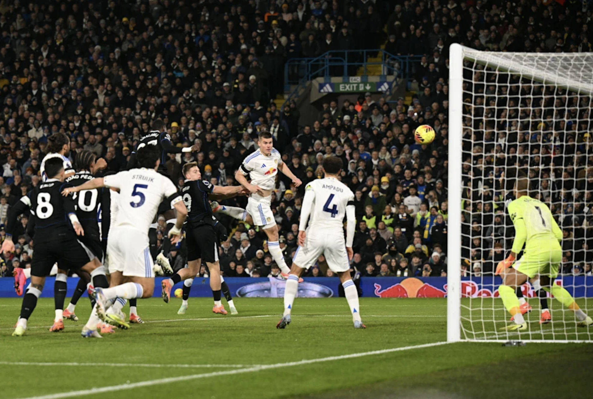 Chelsea thua sốc t&acirc;n binh Ngoại hạng, Leeds United mơ tho&aacute;t hiểm - Ảnh 1.