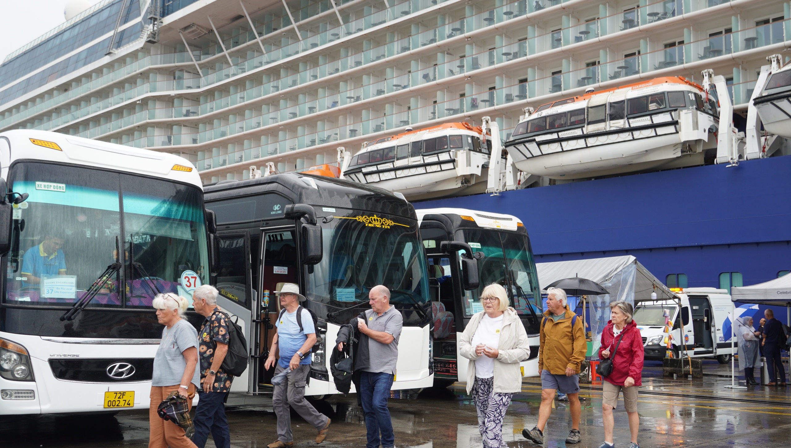 Tàu Celebrity Solstice trở lại Việt Nam mang theo 2 . 500 Du khách khám phá TPHCM - Ảnh 4.