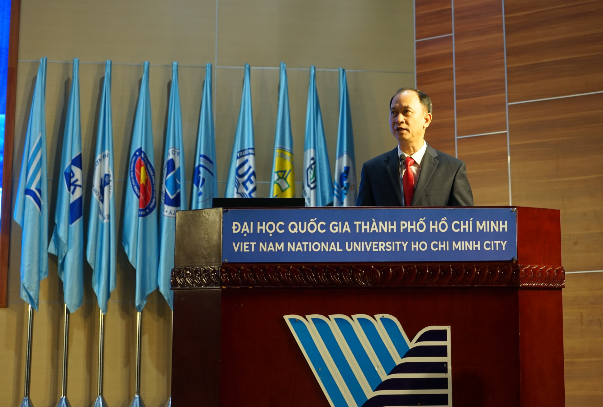 Vinh danh 113 c&aacute;n bộ trẻ ti&ecirc;u biểu v&agrave; 448 sinh vi&ecirc;n 5 tốt ĐHQG TPHCM - Ảnh 3.