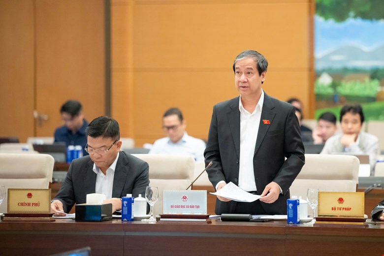 Bộ trưởng Nguyễn Kim Sơn nói về kiến nghị bỏ thi tốt nghiệp THPT - Ảnh 1.