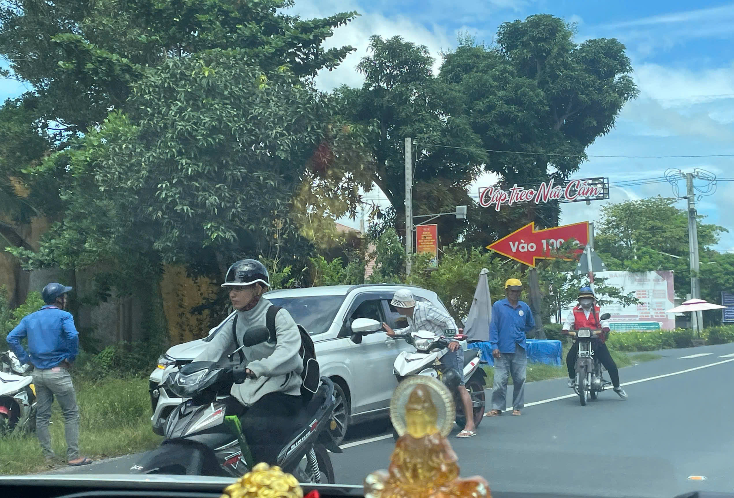 An Giang đang l&agrave;m r&otilde; vụ những phản &aacute;nh tại nghiệp đo&agrave;n xe &ocirc;m N&uacute;i Cấm - Ảnh 2.