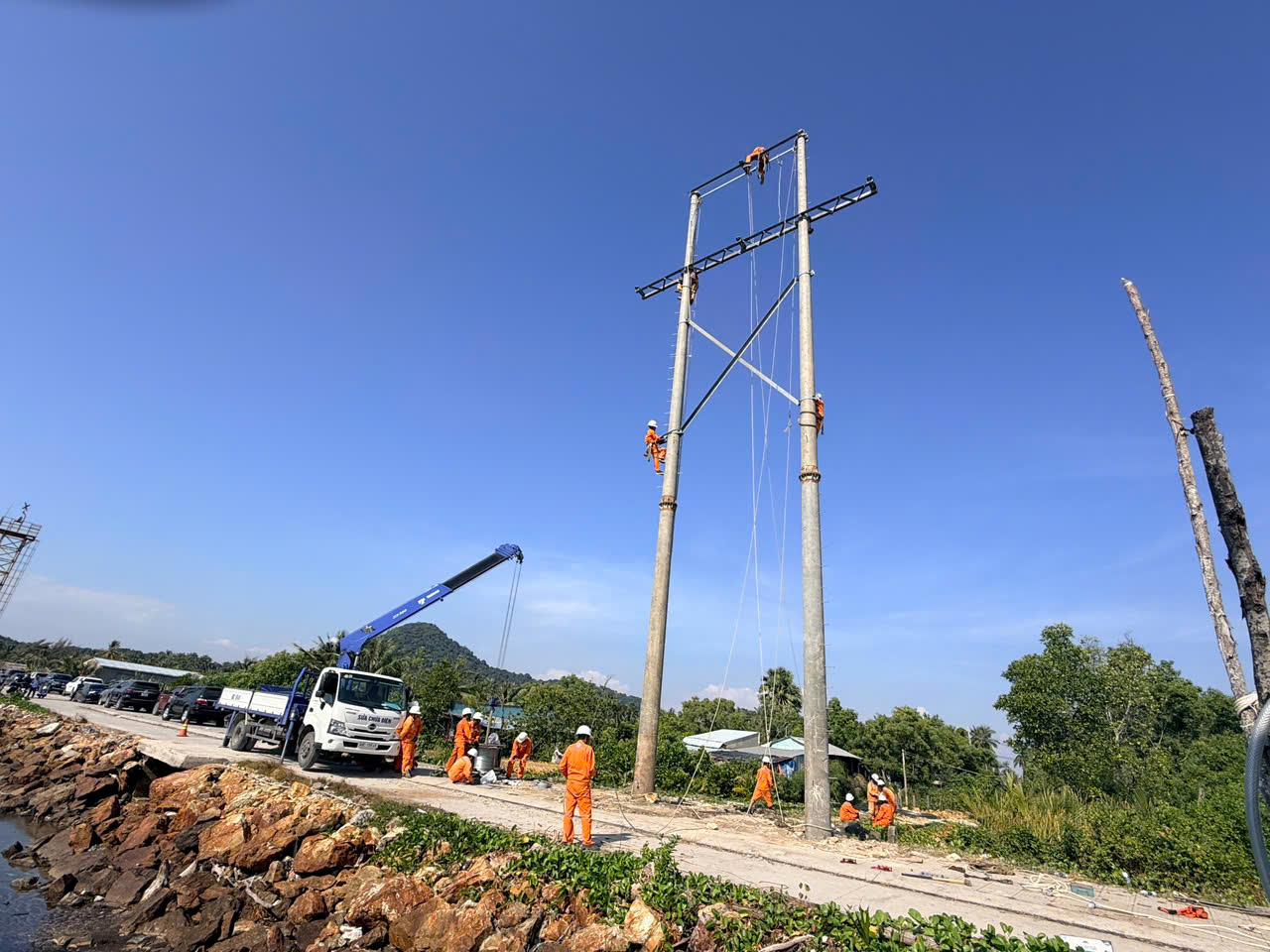 Diễn biến khắc phục sự cố đứt cáp ngầm điện Phú Quốc: Cập nhật mới nhất - Ảnh 4.