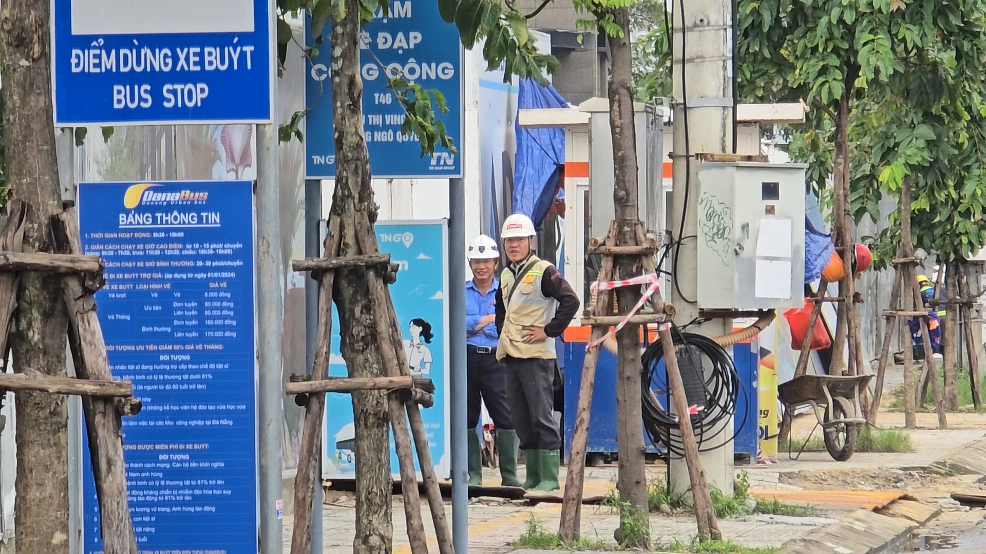 Vụ hố tử thần Đ&agrave; Nẵng: Nguy cơ sụt l&uacute;n tr&ecirc;n đường Ng&ocirc; Quyền - Ảnh 6.
