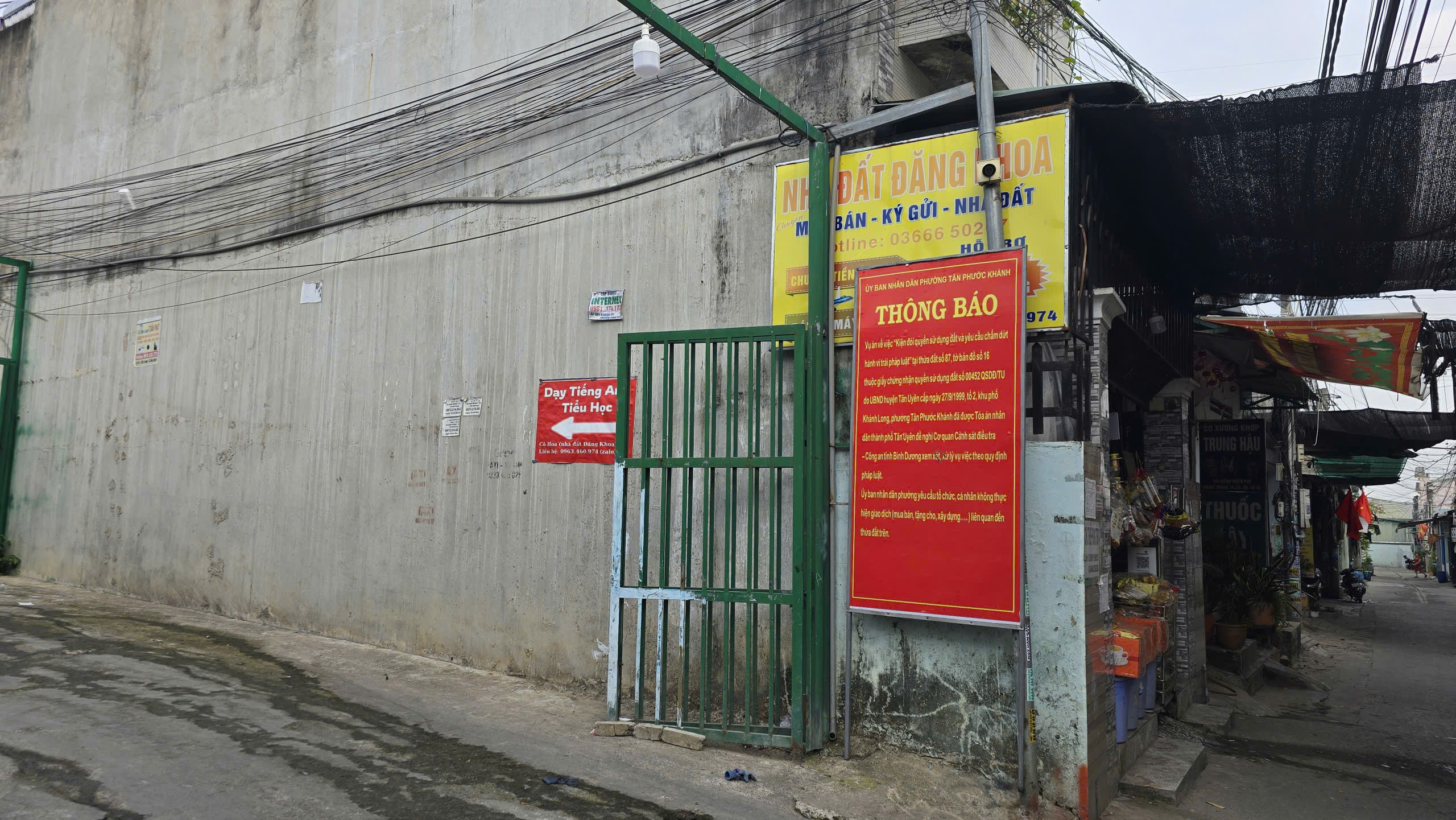 Số phận hàng chục căn nhà "xây trên đất người khác" ở TPHCM - Ảnh 3.