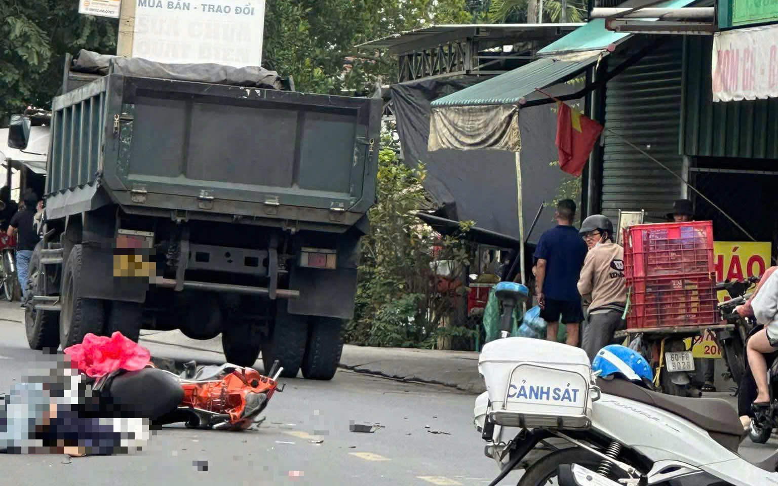 Tai nạn nghiêm trọng ở xã Bà Điểm, 1 người đàn ông ngoài 30 tuổi tử vong