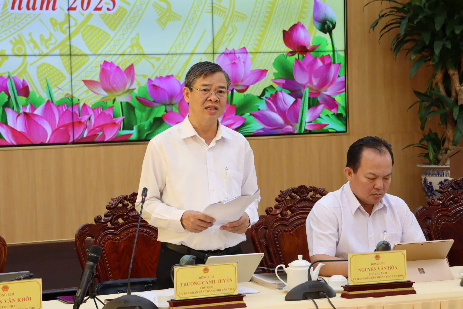 Chủ tịch UBND TP Cần Thơ giao nhiệm vụ n&oacute;ng cho sở ng&agrave;nh cuối năm 2023 - Ảnh 1.
