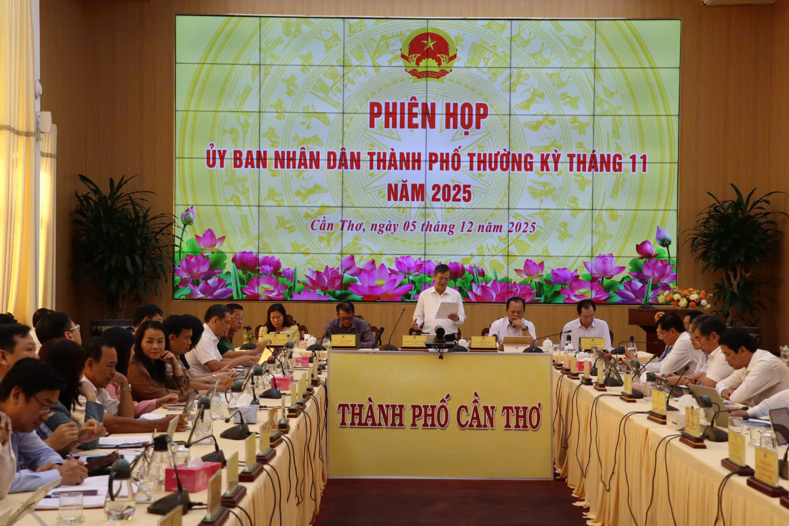 Chủ tịch UBND TP Cần Thơ giao nhiệm vụ n&oacute;ng cho sở ng&agrave;nh cuối năm 2023 - Ảnh 2.