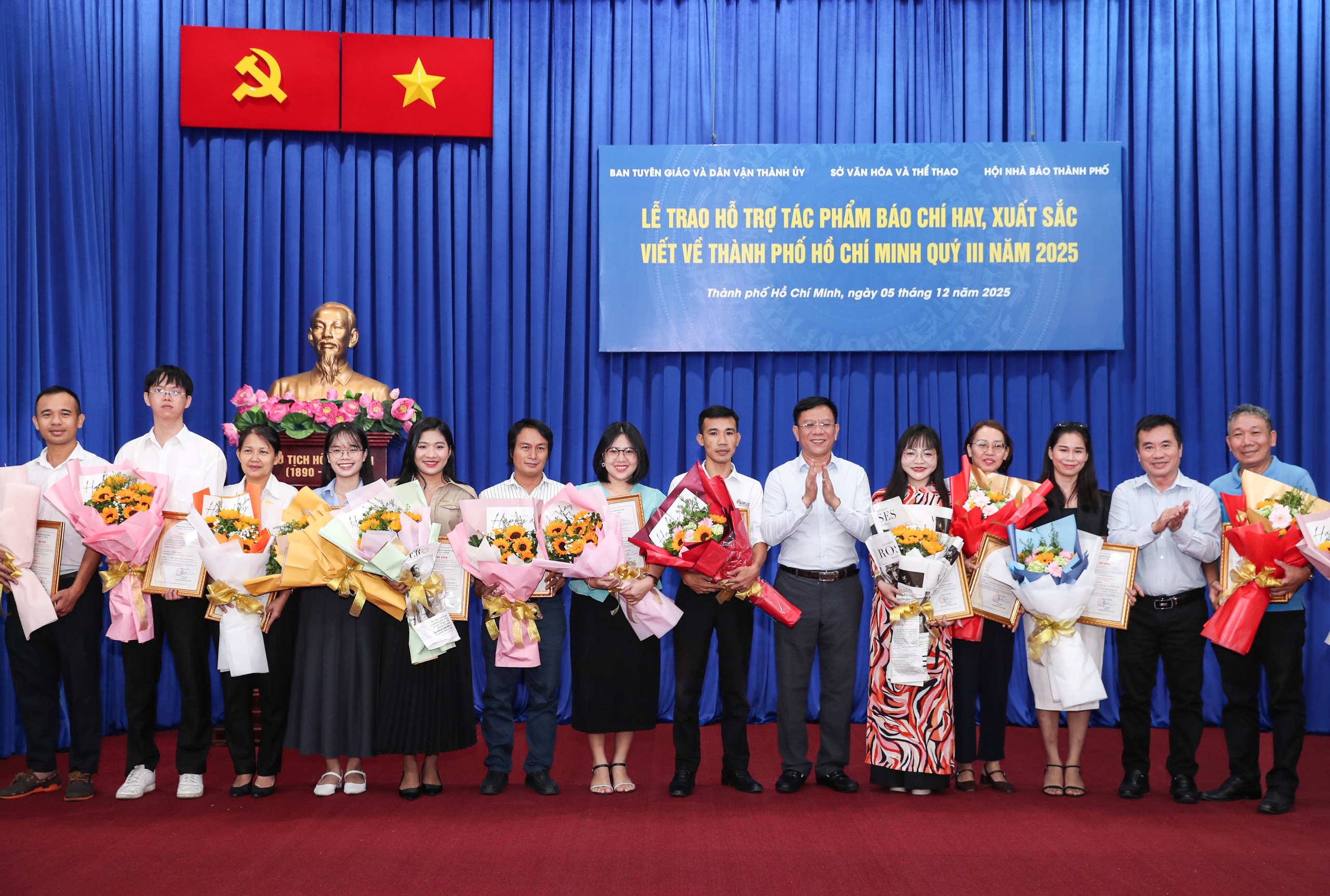 Khen thưởng c&aacute;c t&aacute;c phẩm b&aacute;o ch&iacute; xuất sắc viết về TPHCM trong qu&yacute; III/2025 - Ảnh 3.