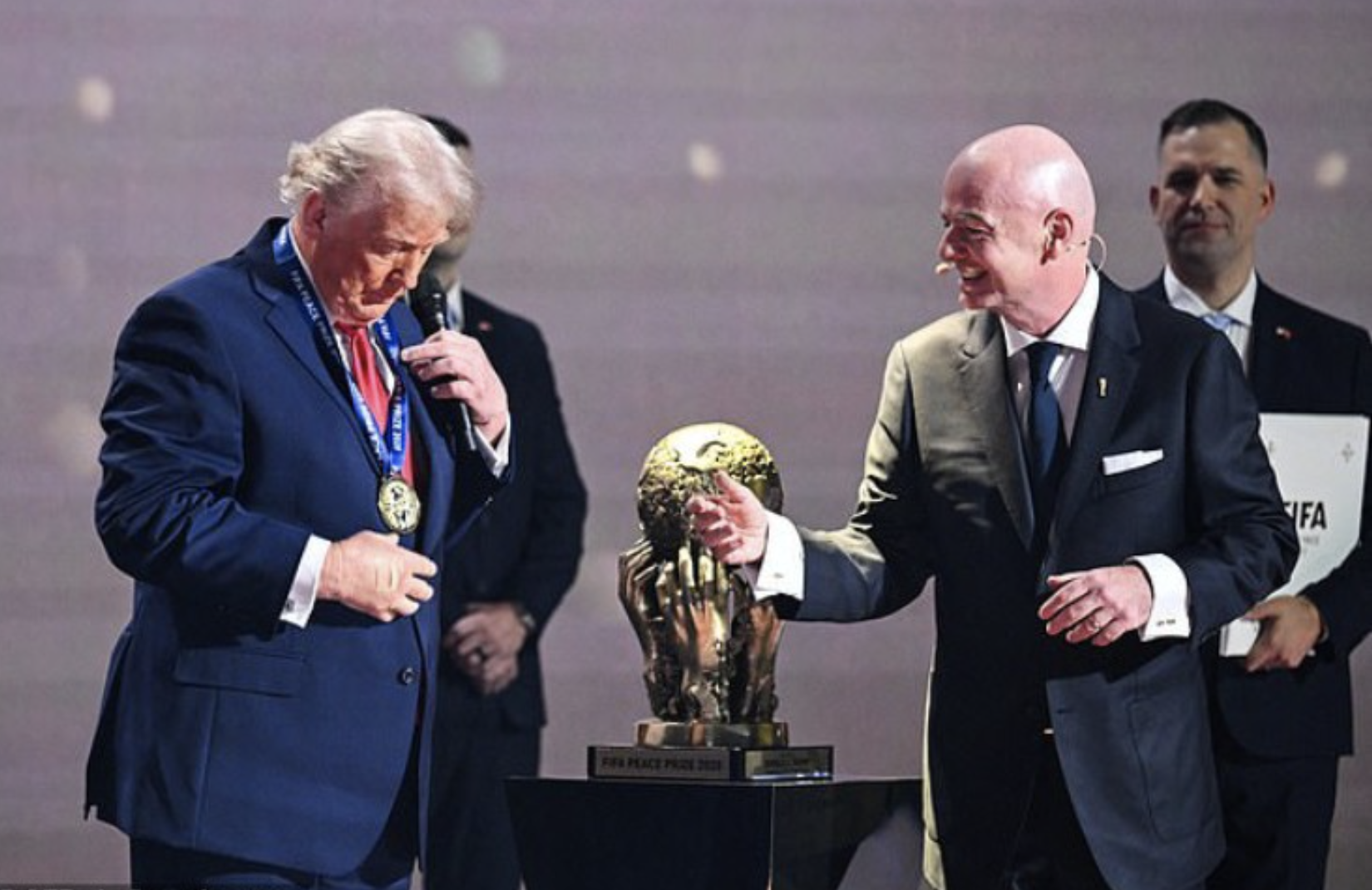 Bốc thăm World Cup 2026: Tuyển Anh t&aacute;i ngộ Croatia, Ronaldo chờ đấu Messi ở tứ kết - Ảnh 7.