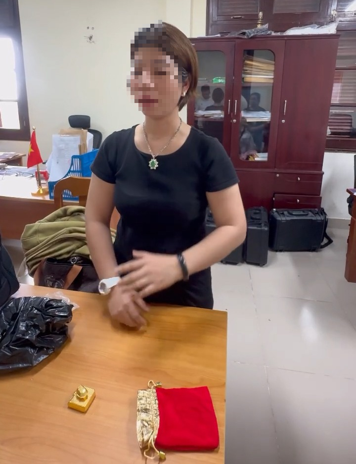 Đưa gần 13 lượng v&agrave;ng qua bi&ecirc;n giới để b&aacute;n kiếm lời - Ảnh 1.