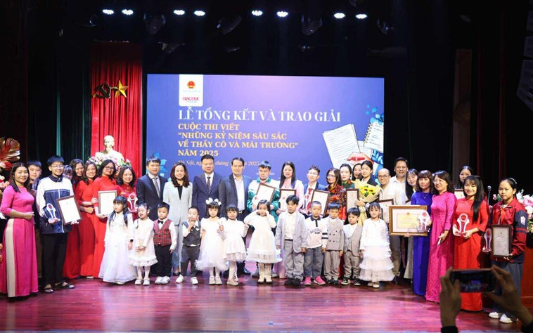 Hai tác phẩm đoạt giải nhất cuộc thi “Những kỷ niệm sâu sắc về thầy cô và mái trường”