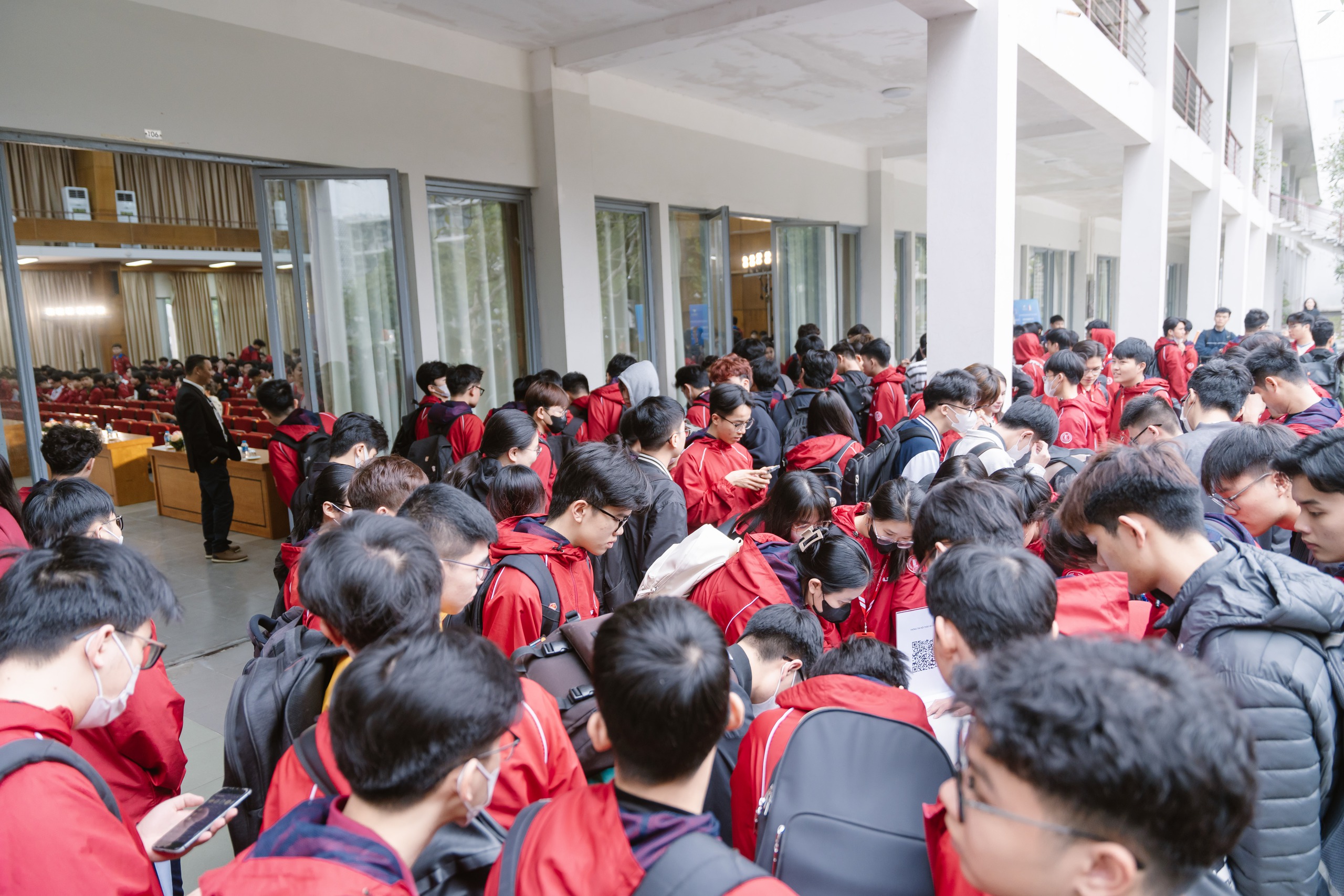 Nh&agrave; khoa học h&agrave;ng đầu thế giới chia sẻ với sinh vi&ecirc;n B&aacute;ch khoa H&agrave; Nội - Ảnh 5.