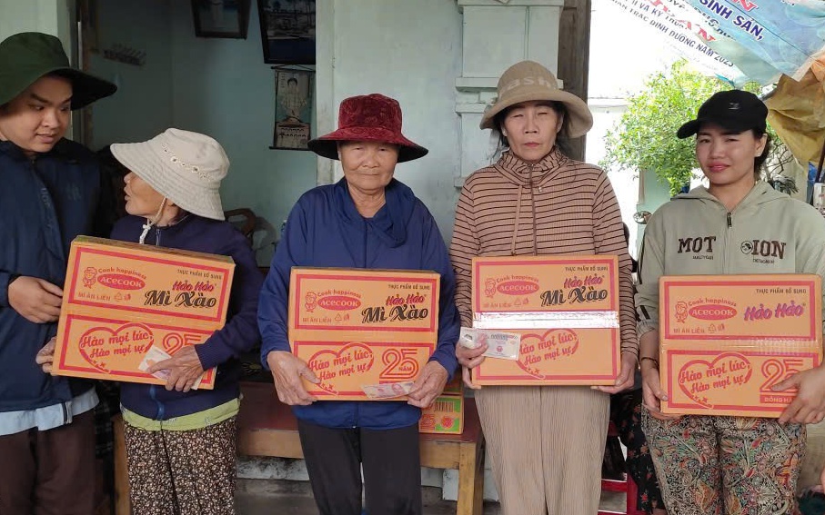 Acecook Việt Nam hỗ trợ 210.000 sản phẩm mì ăn liền cho người dân vùng lũ 