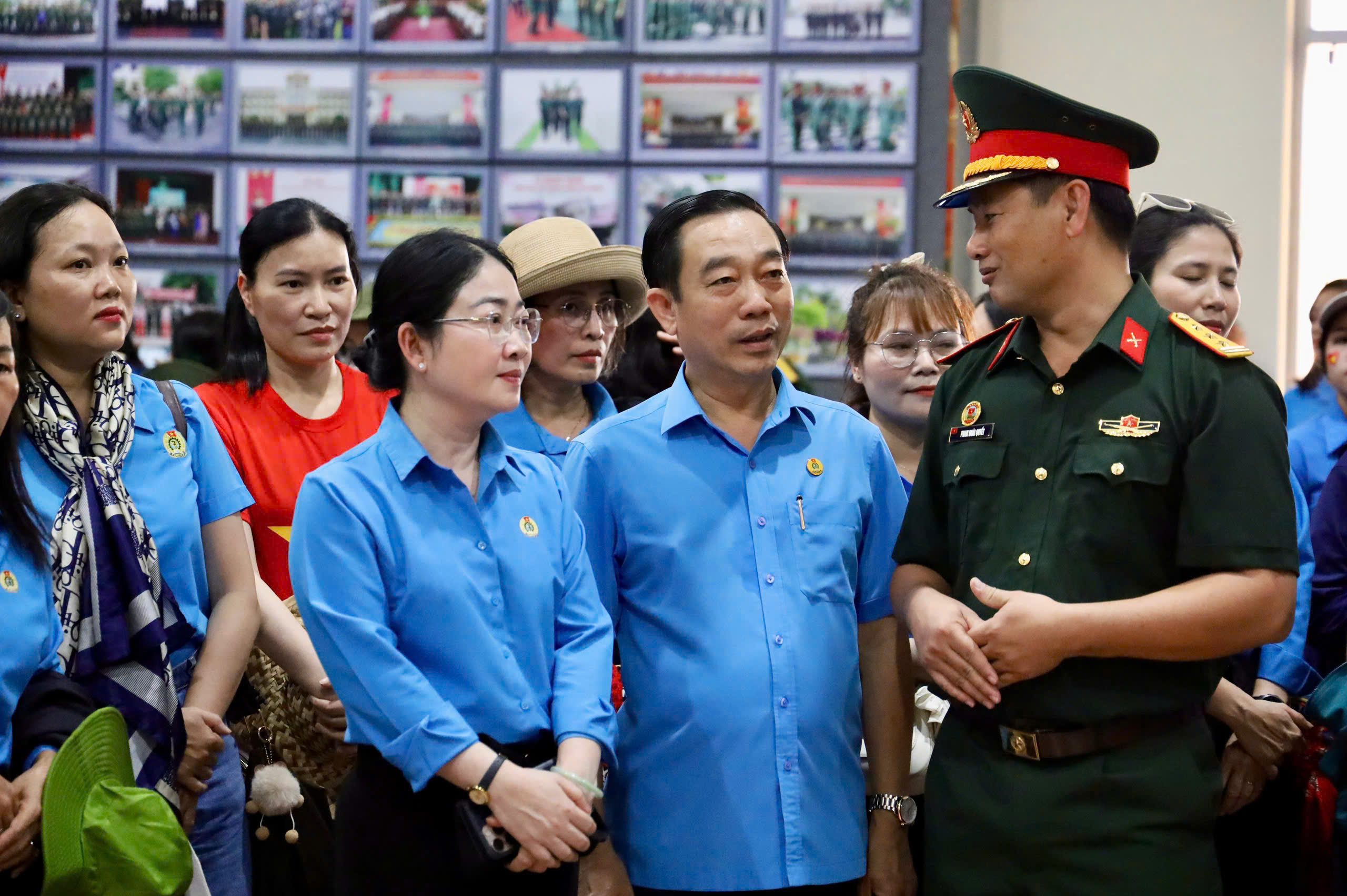 Ấm tình quân – dân trong chương trình "Một ngày cùng chiến sĩ" - Ảnh 3.