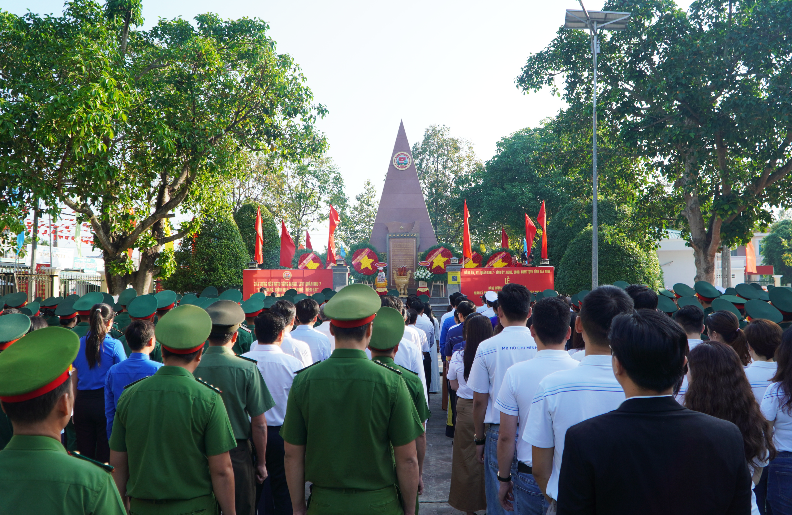 Qu&acirc;n khu 7 - Ảnh 2.