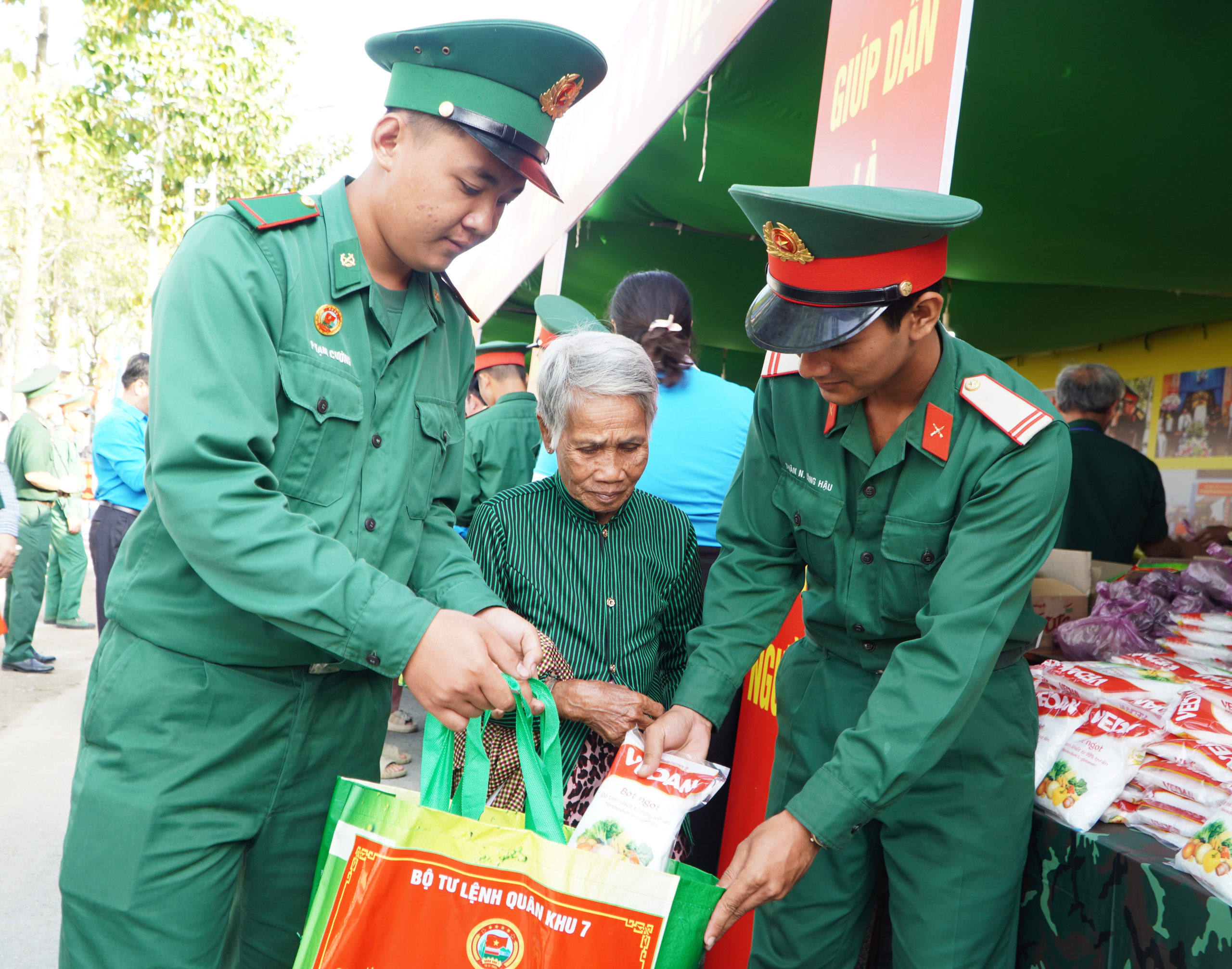 Qu&acirc;n khu 7 - Ảnh 4.